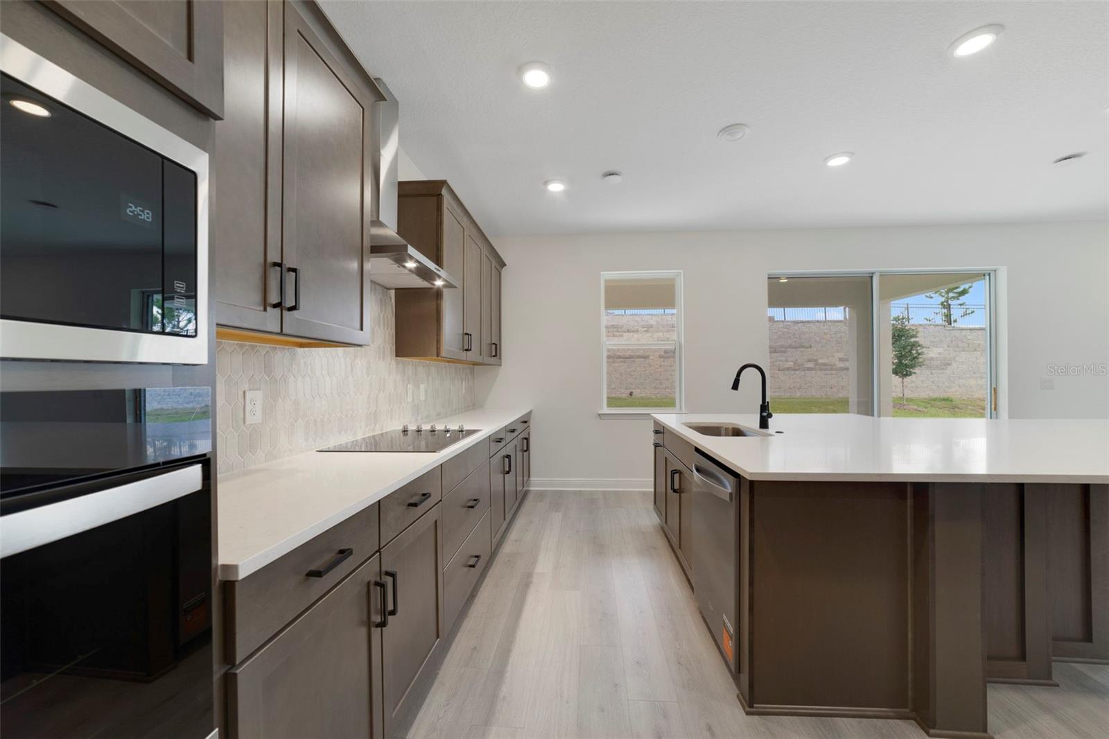 464 VENETO CIRCLE