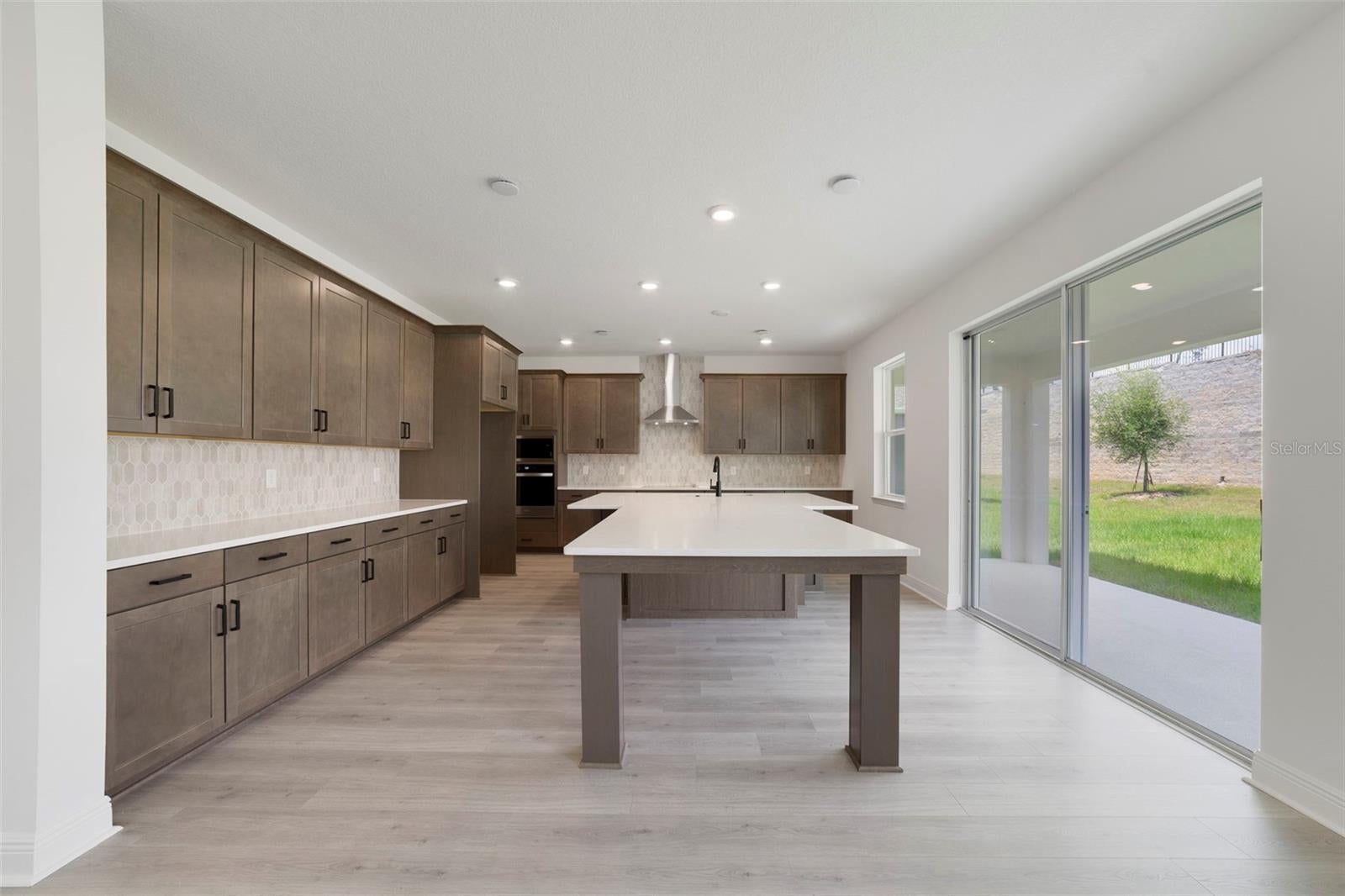464 VENETO CIRCLE