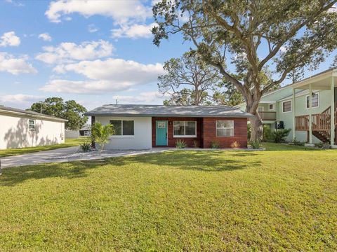 Photo of 151 80th Avenue NE, St Petersburg, FL 33702 (MLS # A4658958) Photo of 151 80th Avenue NE, St Petersburg, FL 33702 (MLS # A4658958)