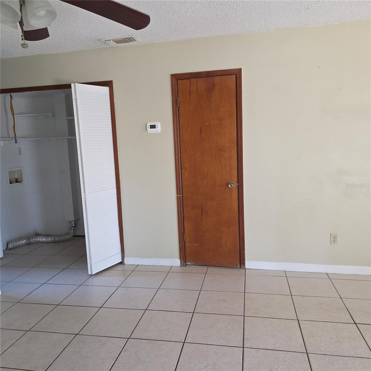 OAKLAND VILLAGE SEC 1 - Residential Lease