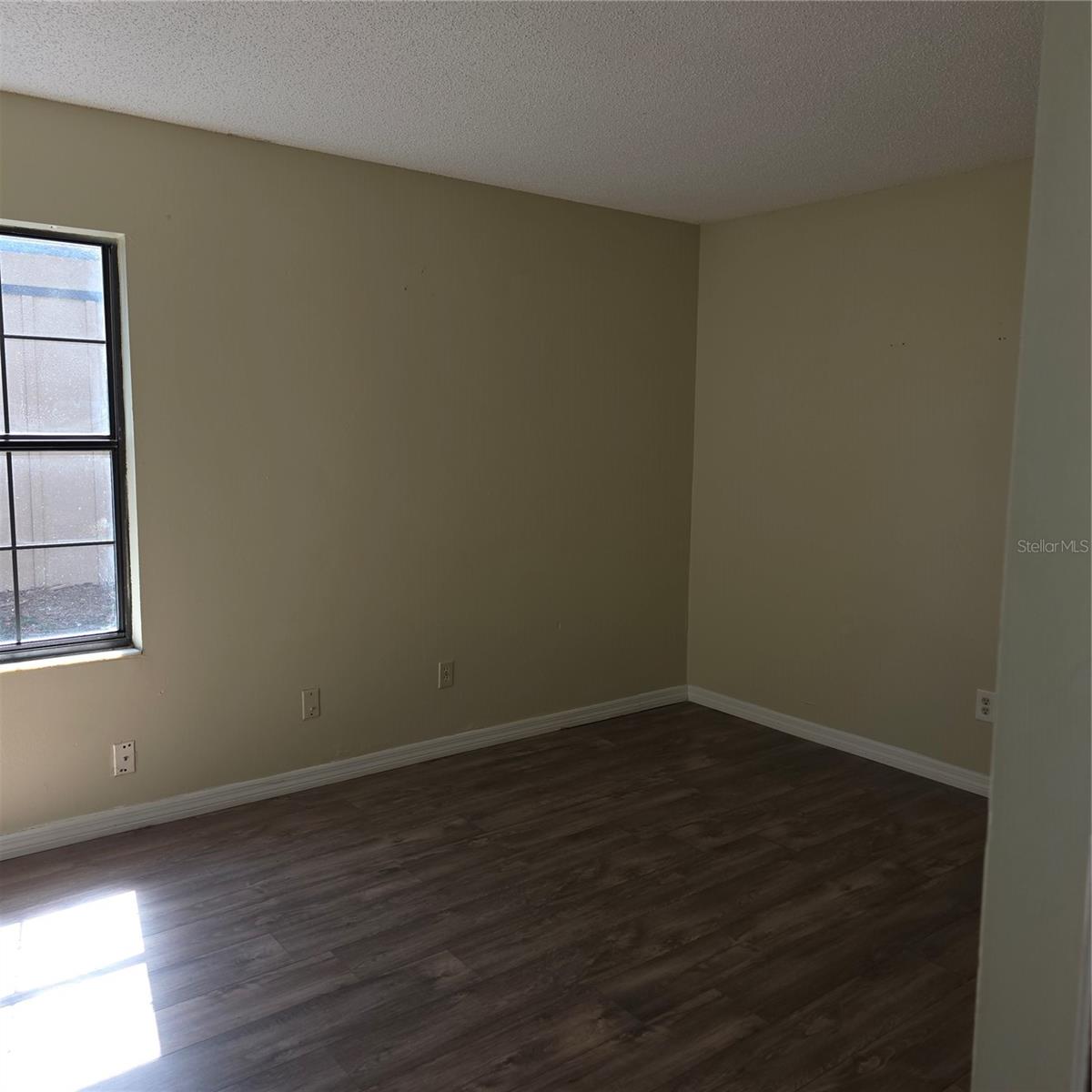 OAKLAND VILLAGE SEC 1 - Residential Lease
