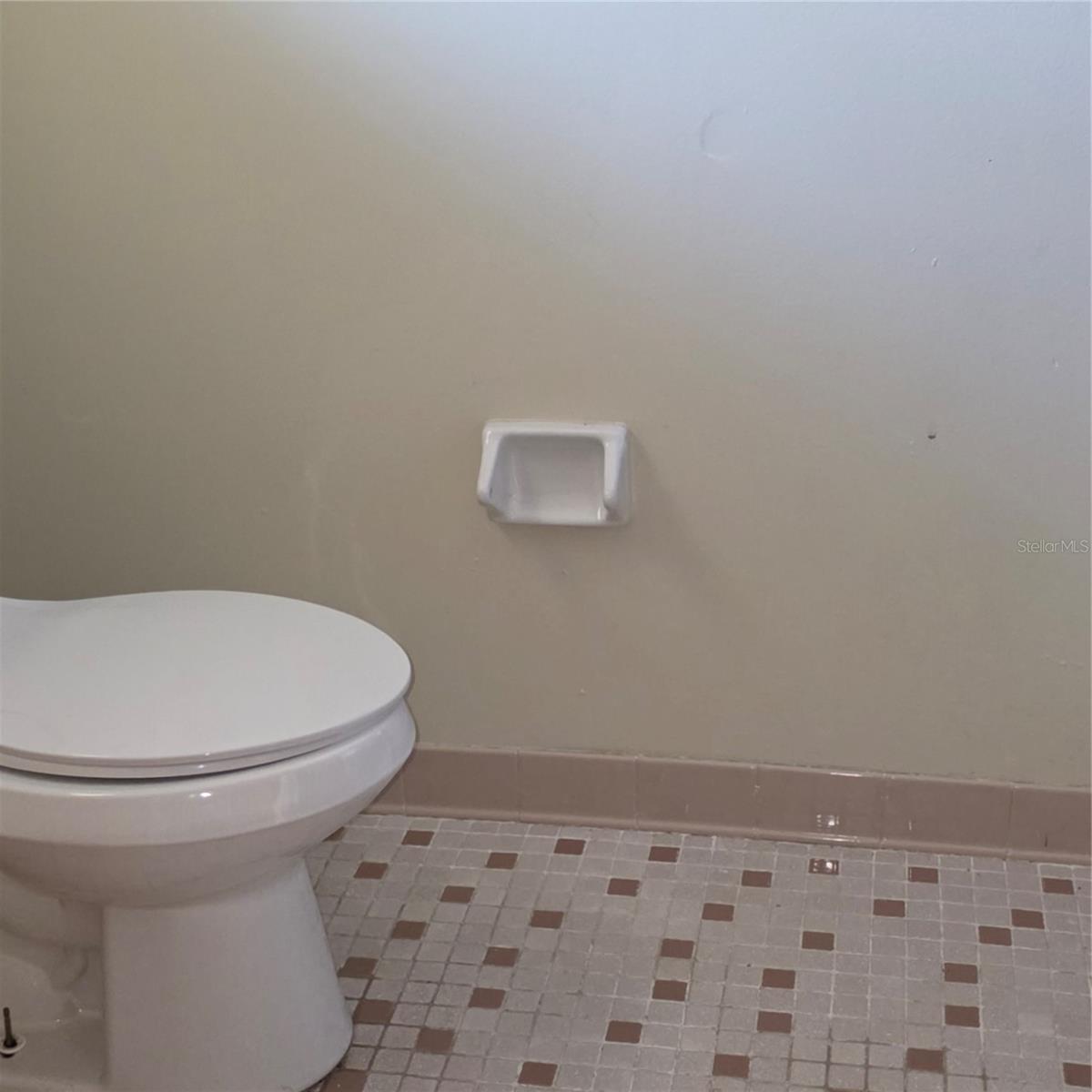 OAKLAND VILLAGE SEC 1 - Residential Lease