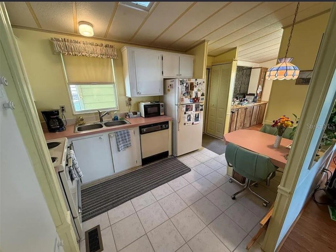 LADY LAKE ORANGE BLOSSOM GARDENS UNIT 07 - Residential Lease