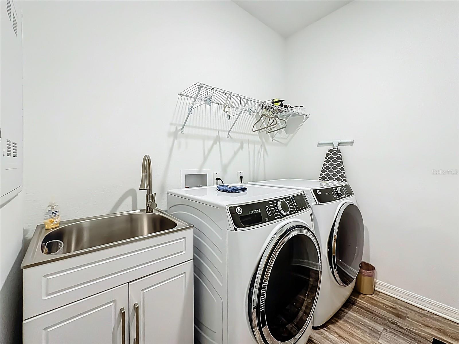 ON TOP OF THE WORLD AVALON 7 - Residential