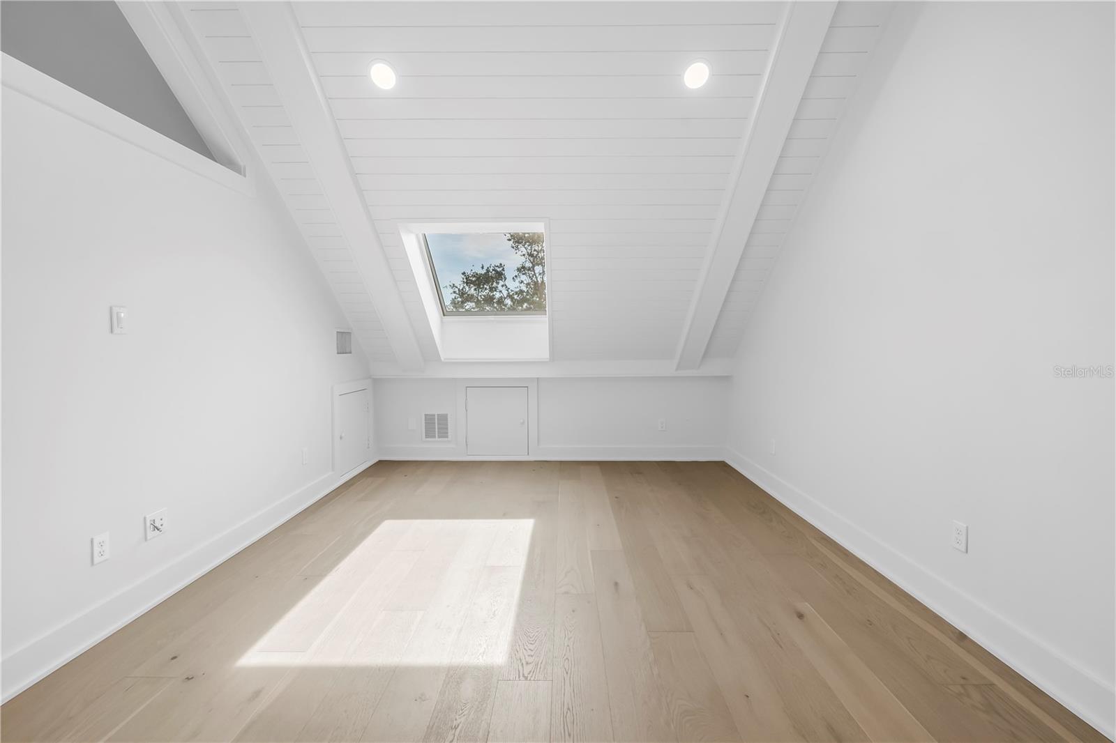 PIRATES COVE CLUB CONDO - Residential Lease