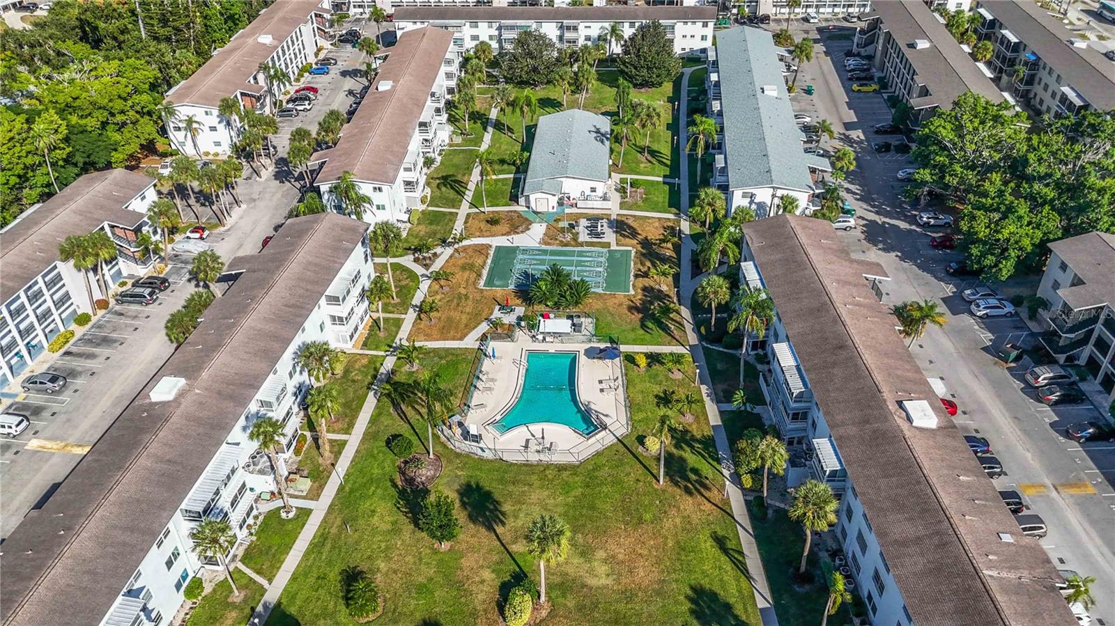 BAYSHORE CONDOMINIUM - Residential