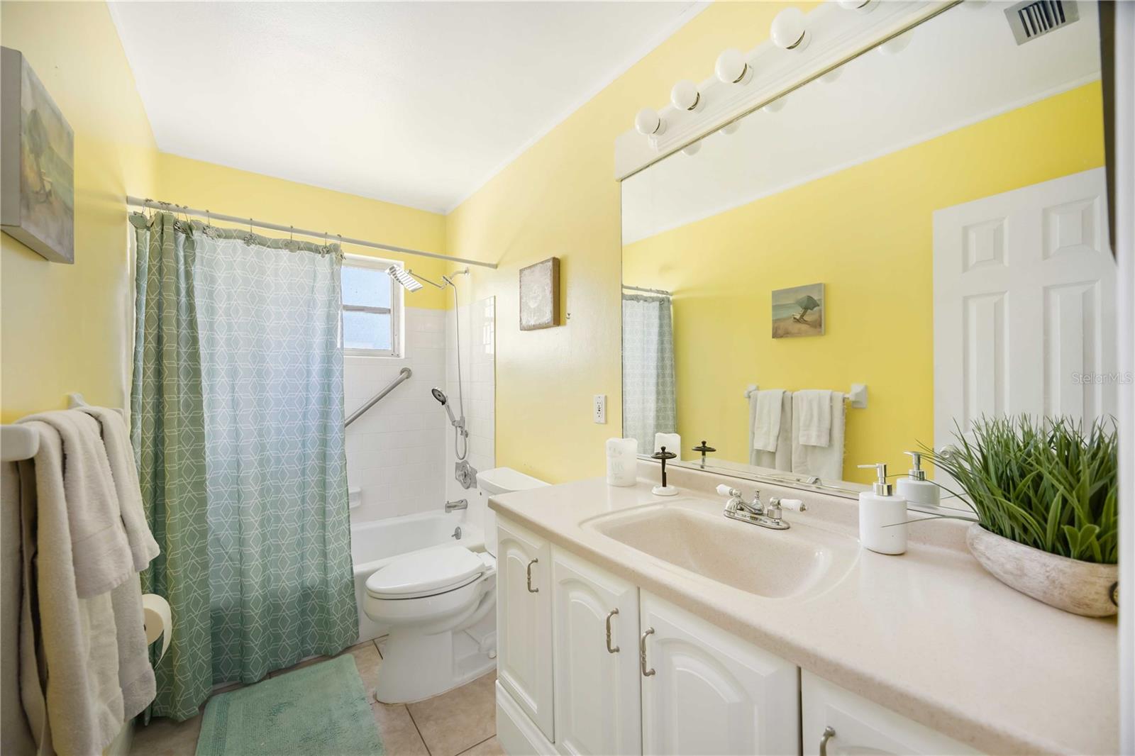 BAYSHORE CONDOMINIUM - Residential