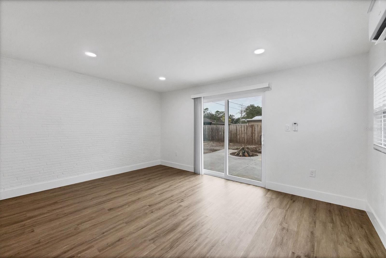 KENSINGTON PARK - Residential