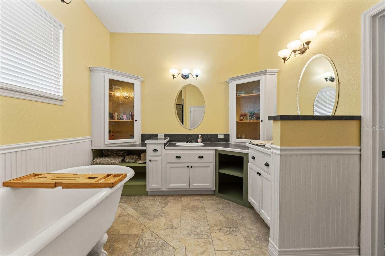 ROYAL HIGHLANDS - Residential