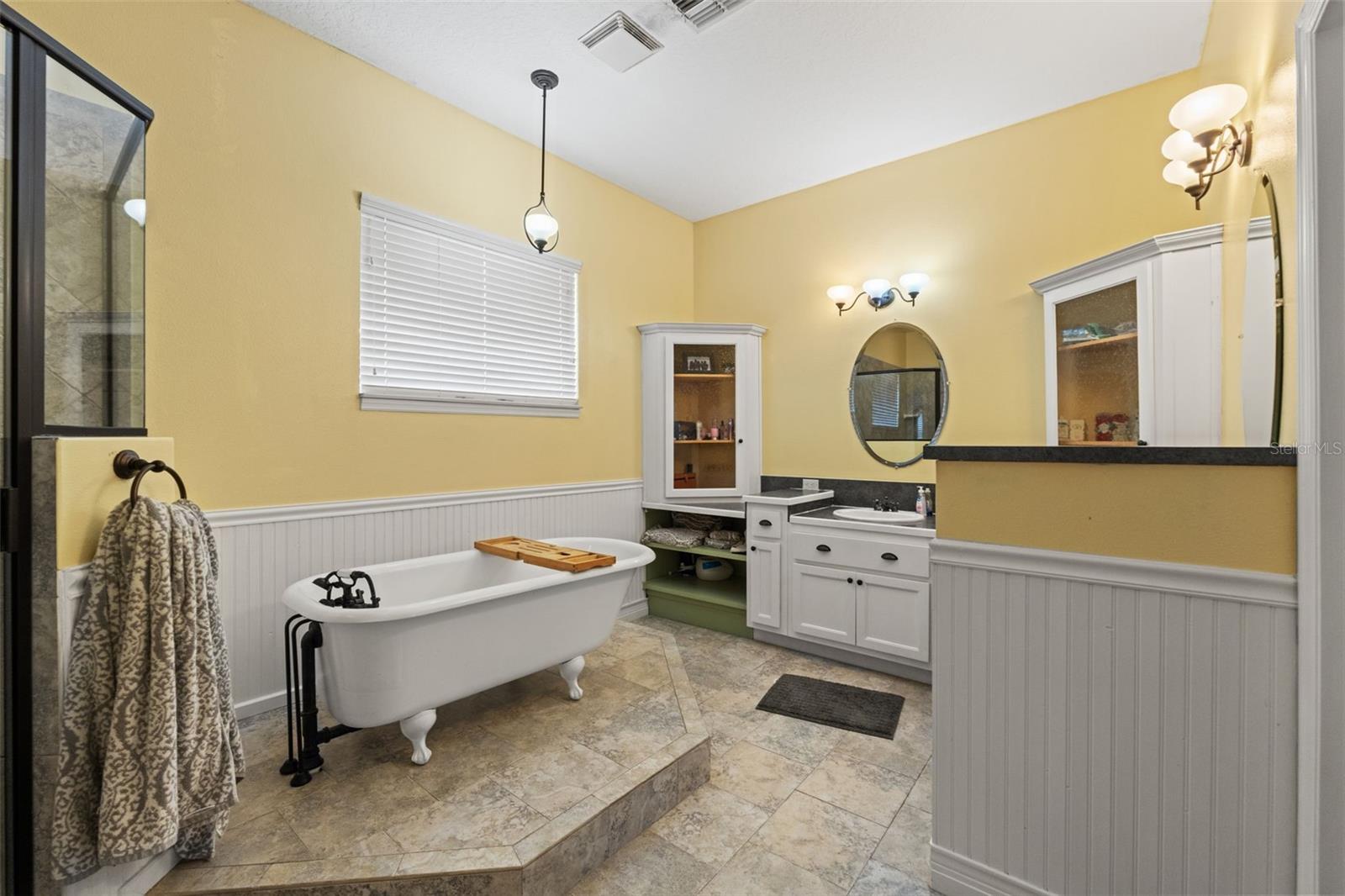 ROYAL HIGHLANDS - Residential