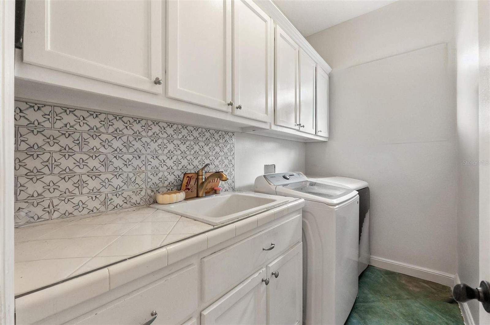 ROYAL HIGHLANDS - Residential