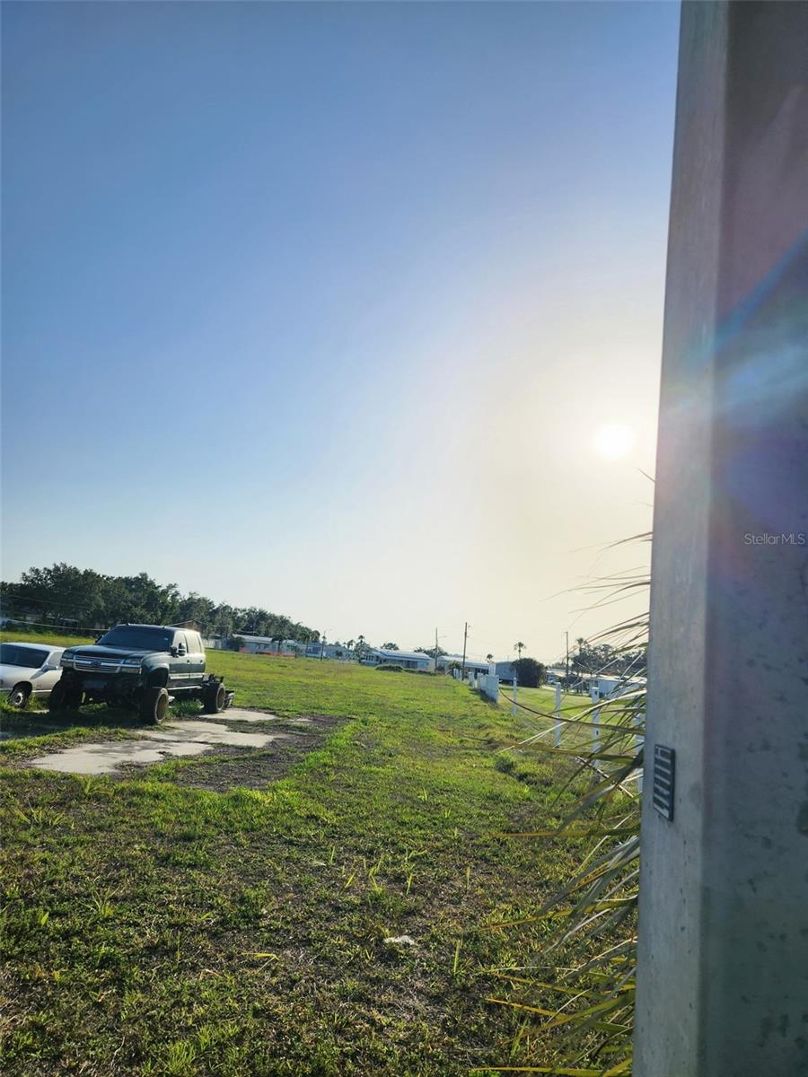 2815 US-41 N