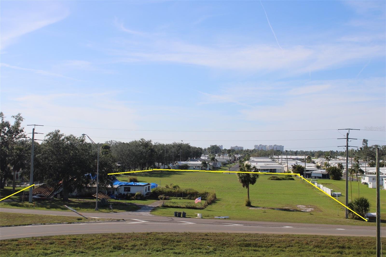 2815 US-41 N