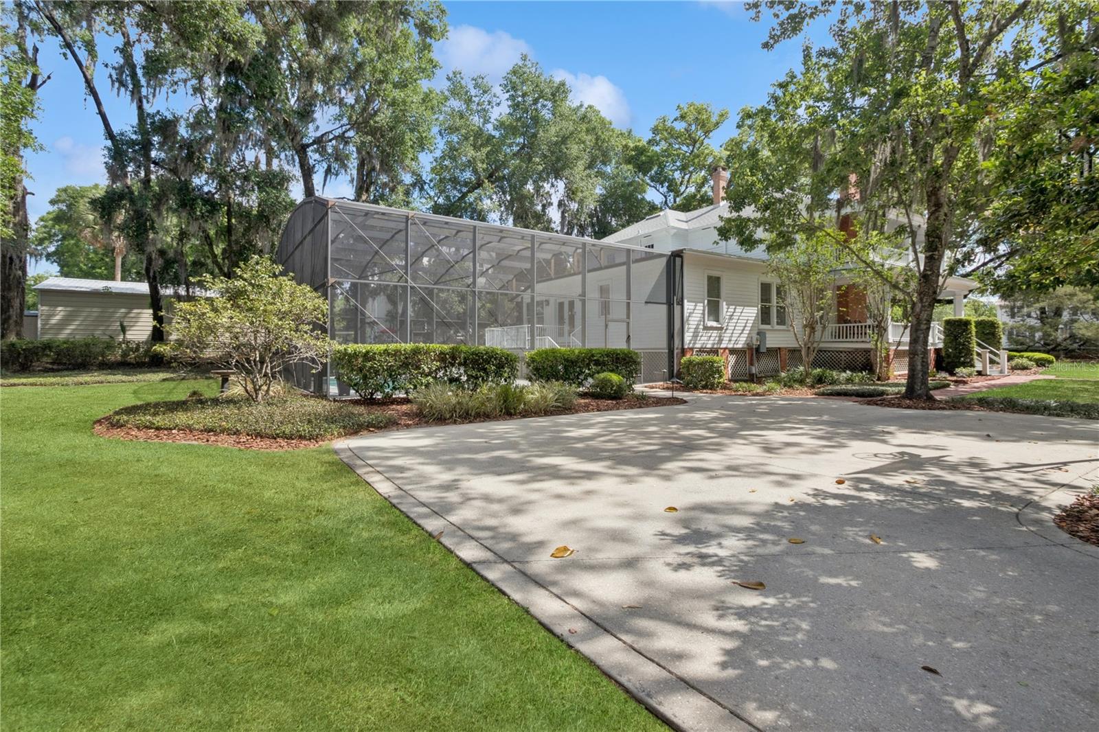 404 N CLARA AVENUE