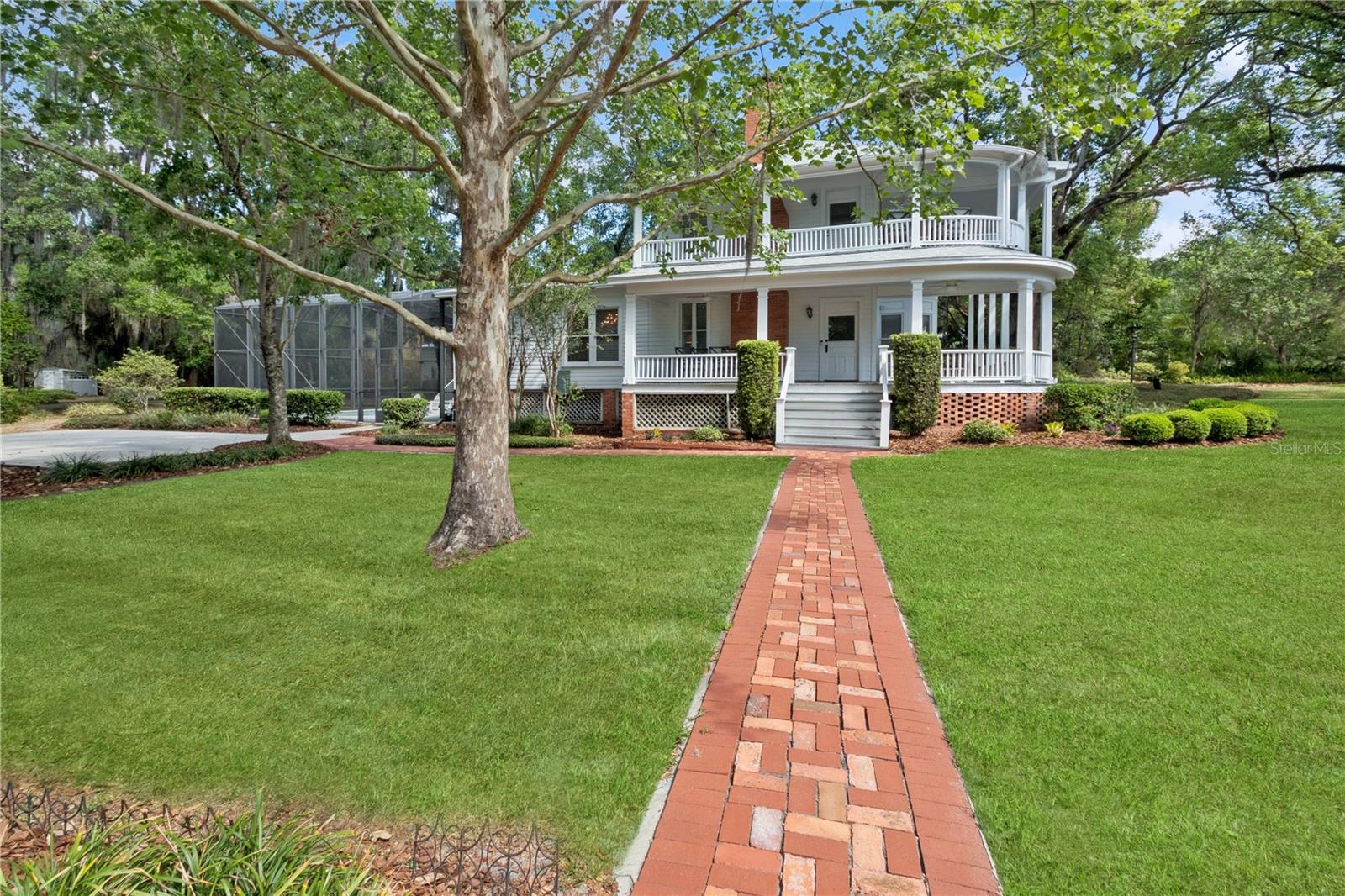404 N CLARA AVENUE
