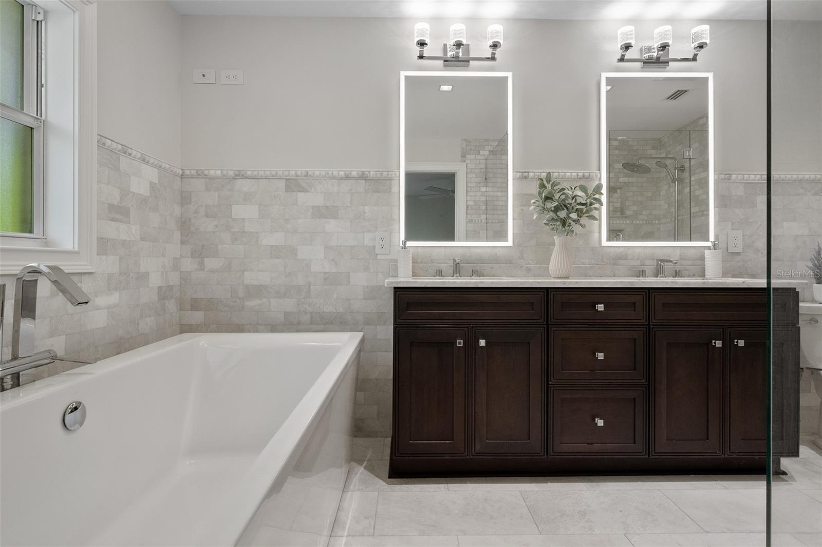 DAVIS ISLANDS PB10 PG52 TO 57 - Residential