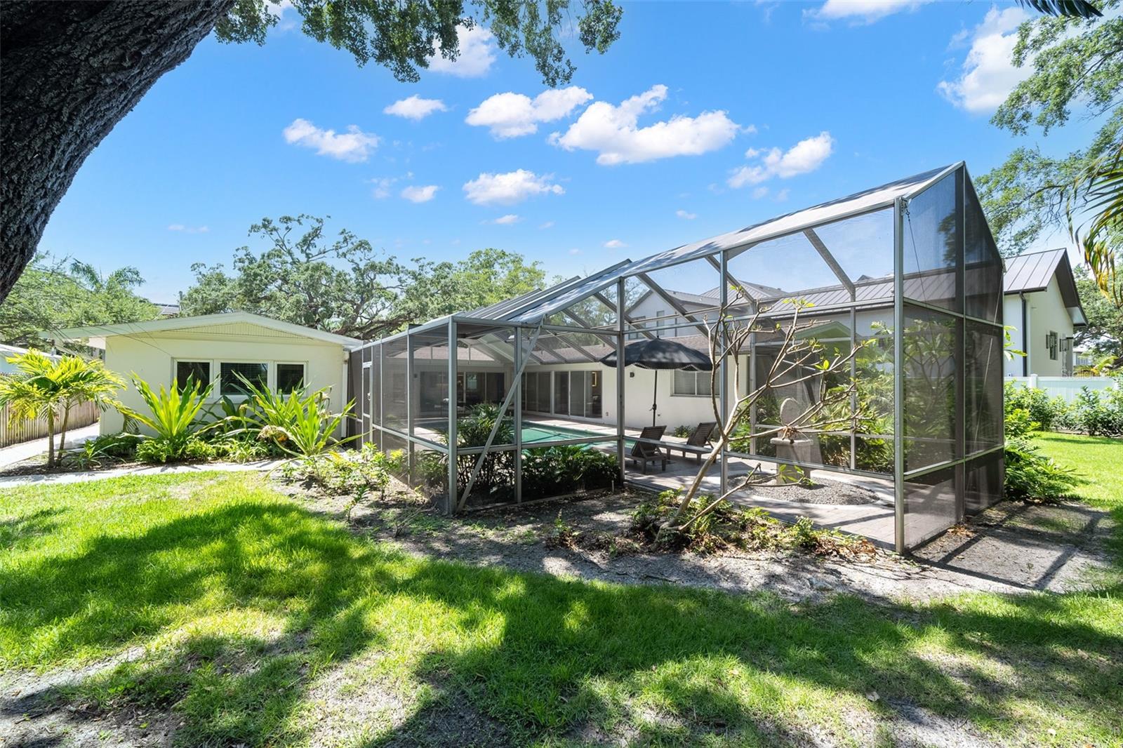 DAVIS ISLANDS PB10 PG52 TO 57 - Residential