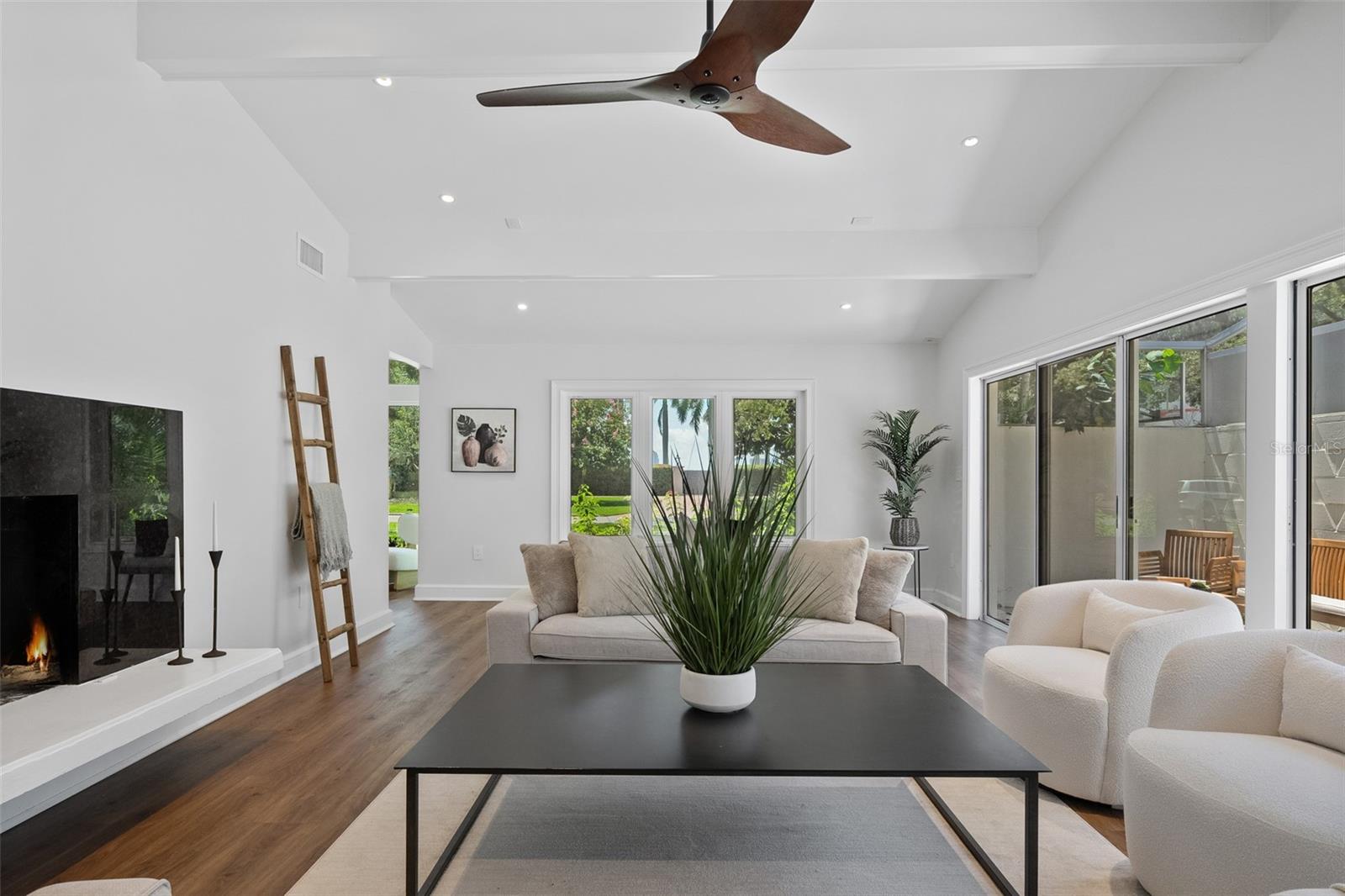 DAVIS ISLANDS PB10 PG52 TO 57 - Residential