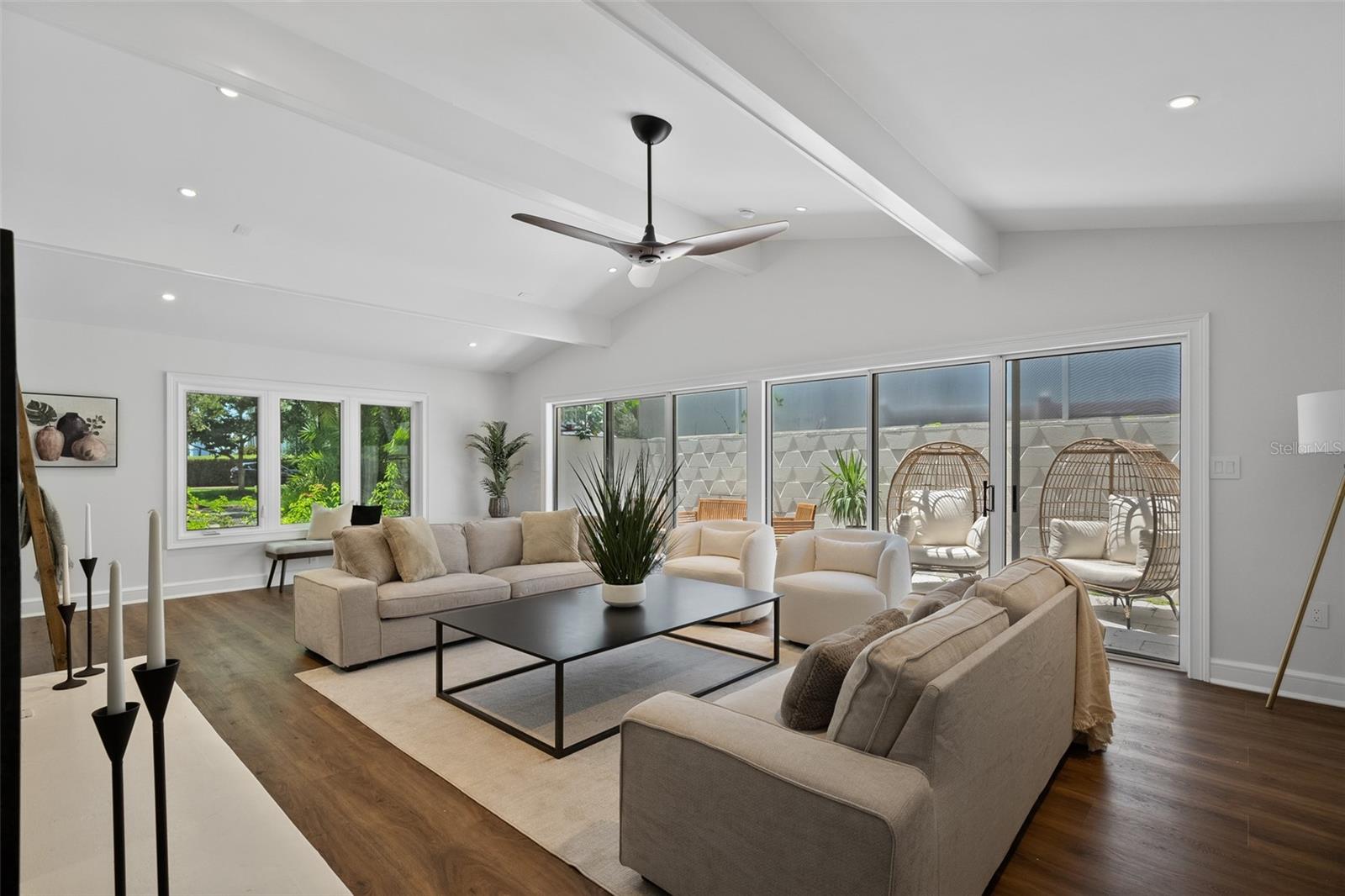 DAVIS ISLANDS PB10 PG52 TO 57 - Residential