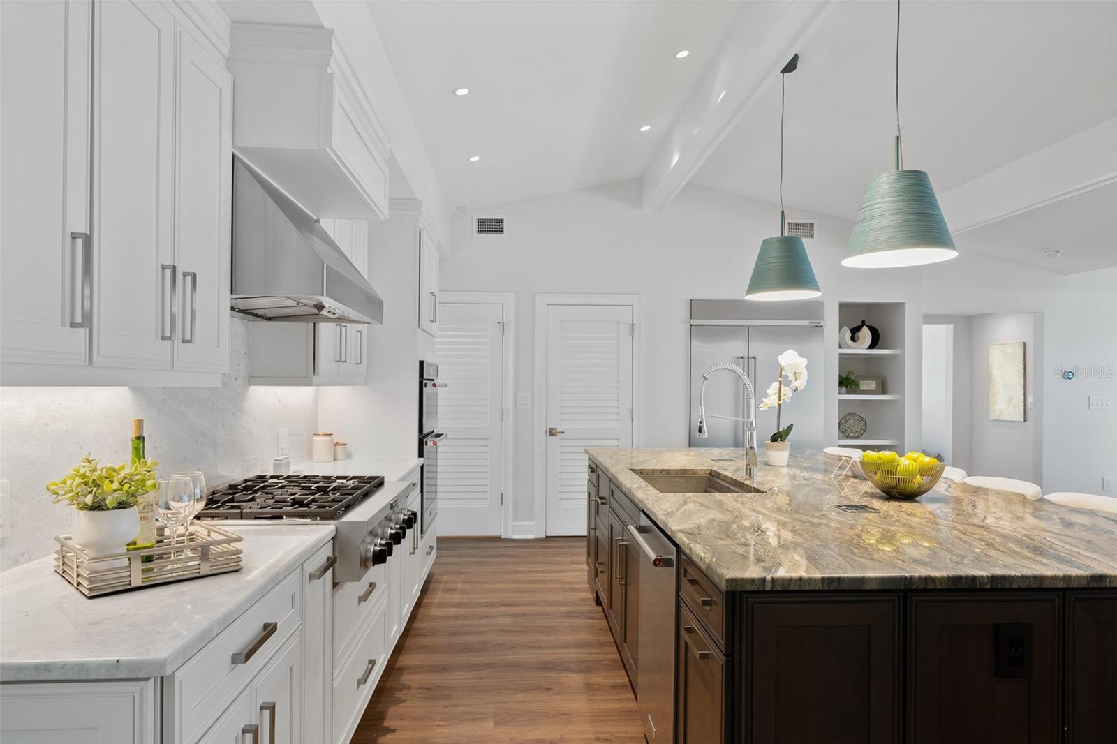 DAVIS ISLANDS PB10 PG52 TO 57 - Residential