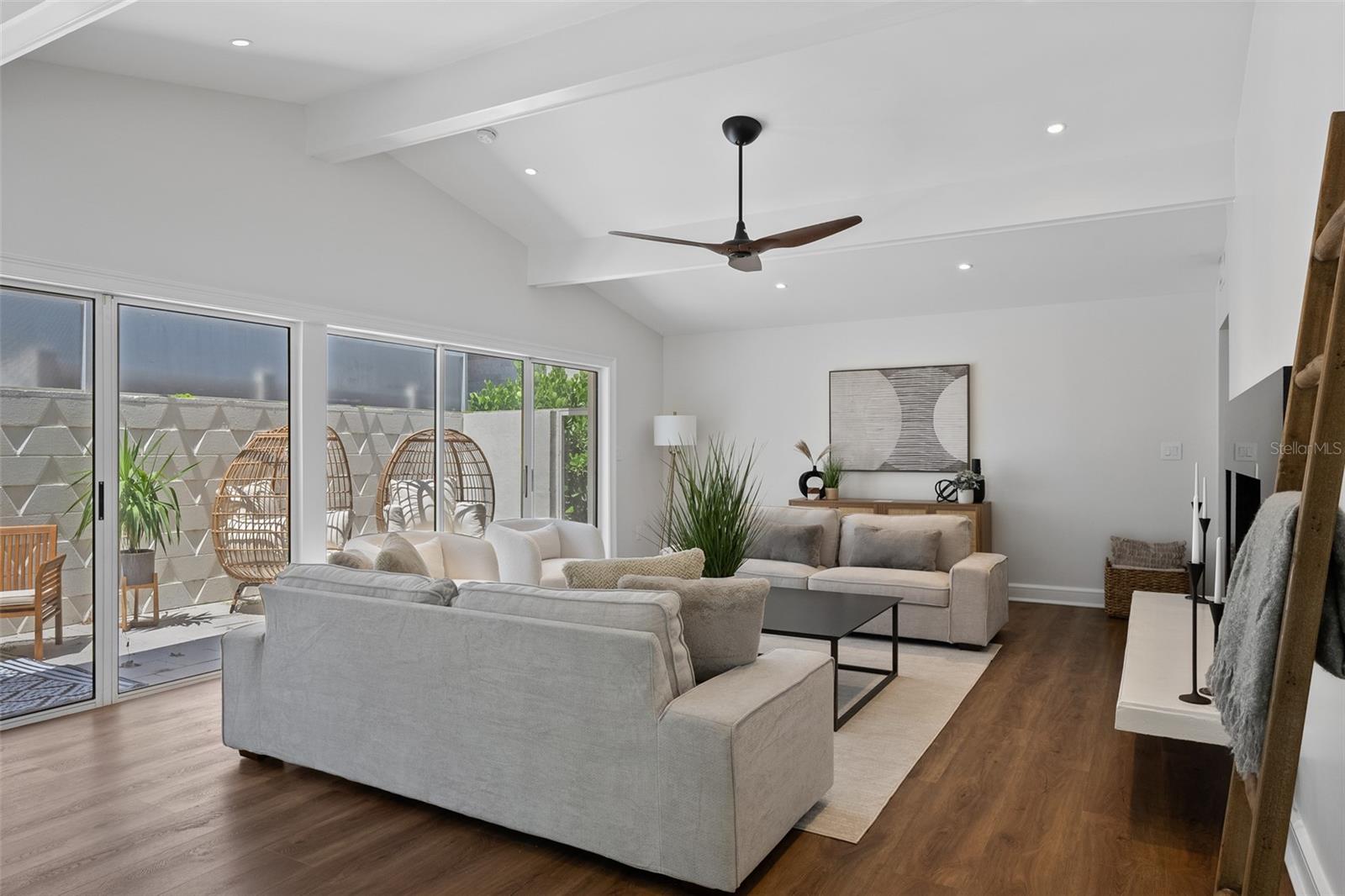 DAVIS ISLANDS PB10 PG52 TO 57 - Residential