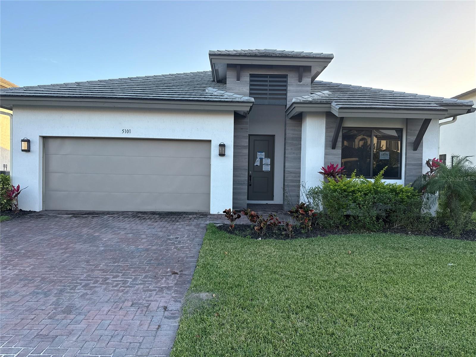 AVE MARIA - Residential