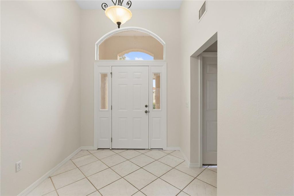 Photo of 100 Morning Glory Circle, Winter Haven, FL 33884 (MLS # L4958217)