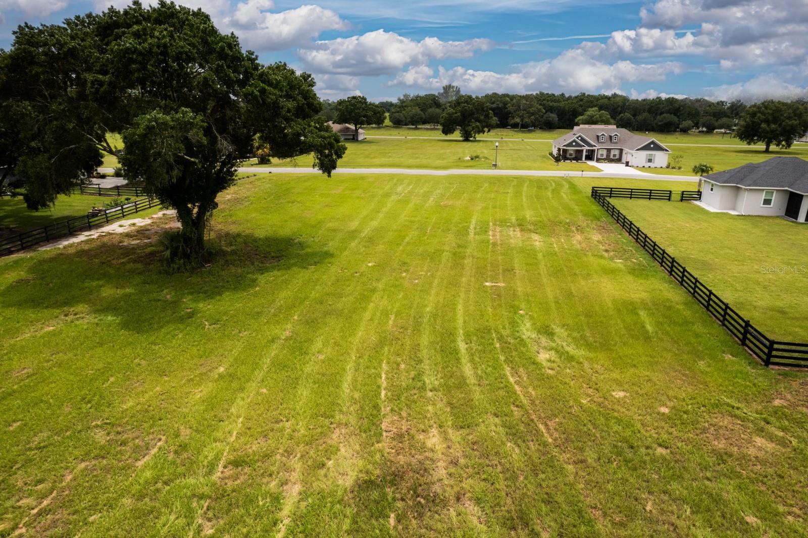 Gated, deed restricted residential community with underground utilities. Close to I-75, Ocala and Gainesville.