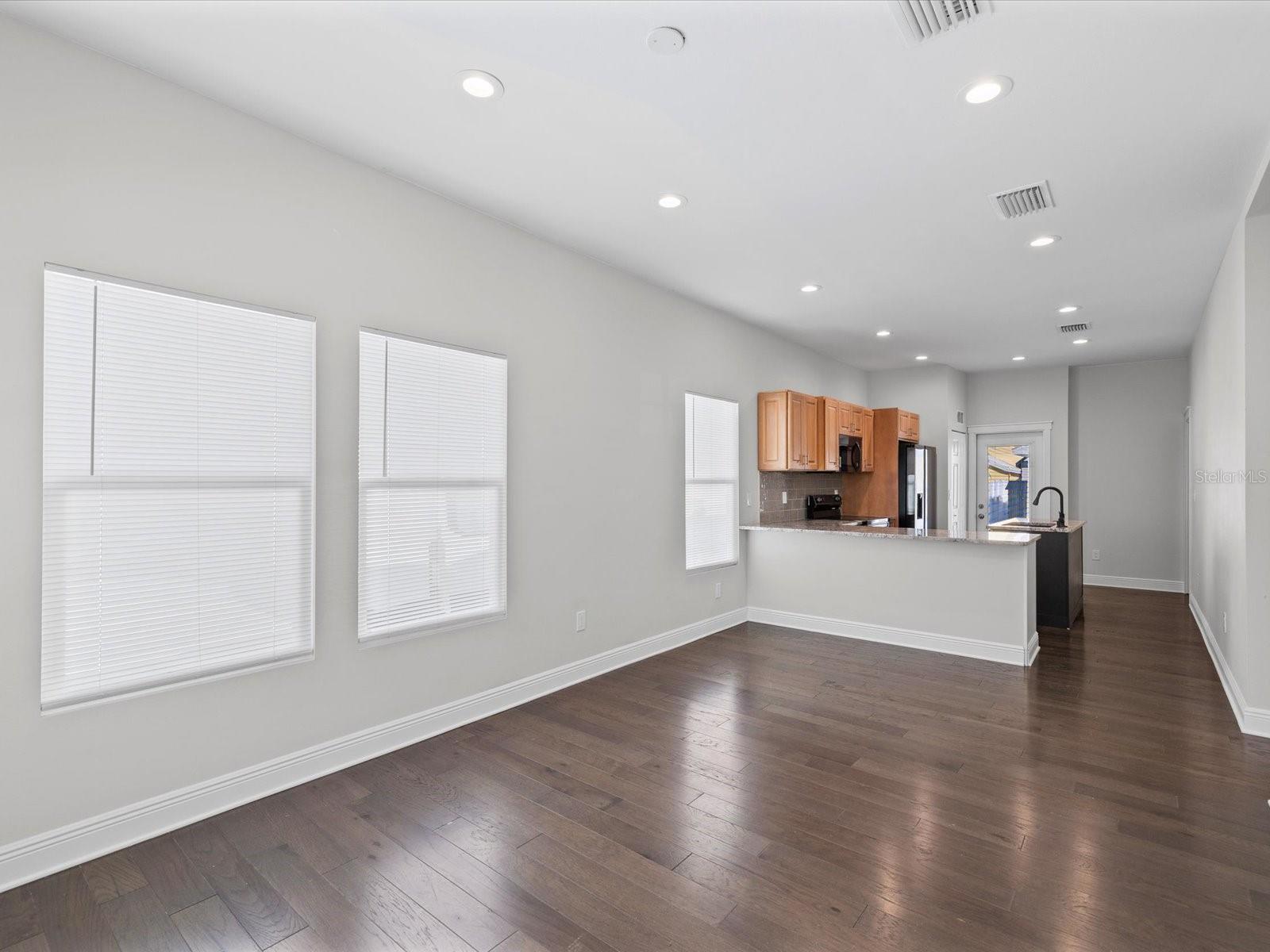 2107 W CHERRY STREET