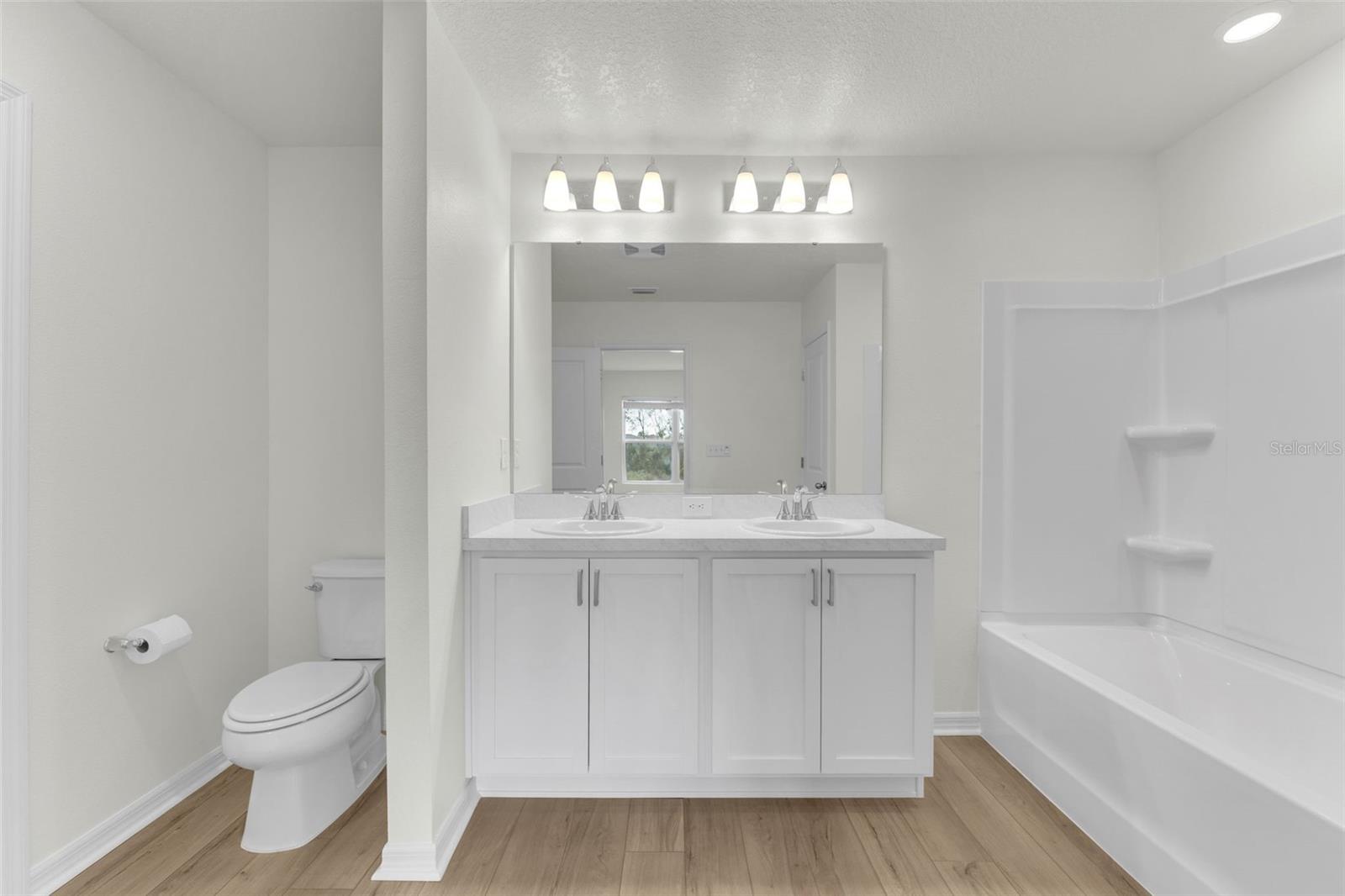 SAWGRASS LAKES PH I-III - Residential Lease