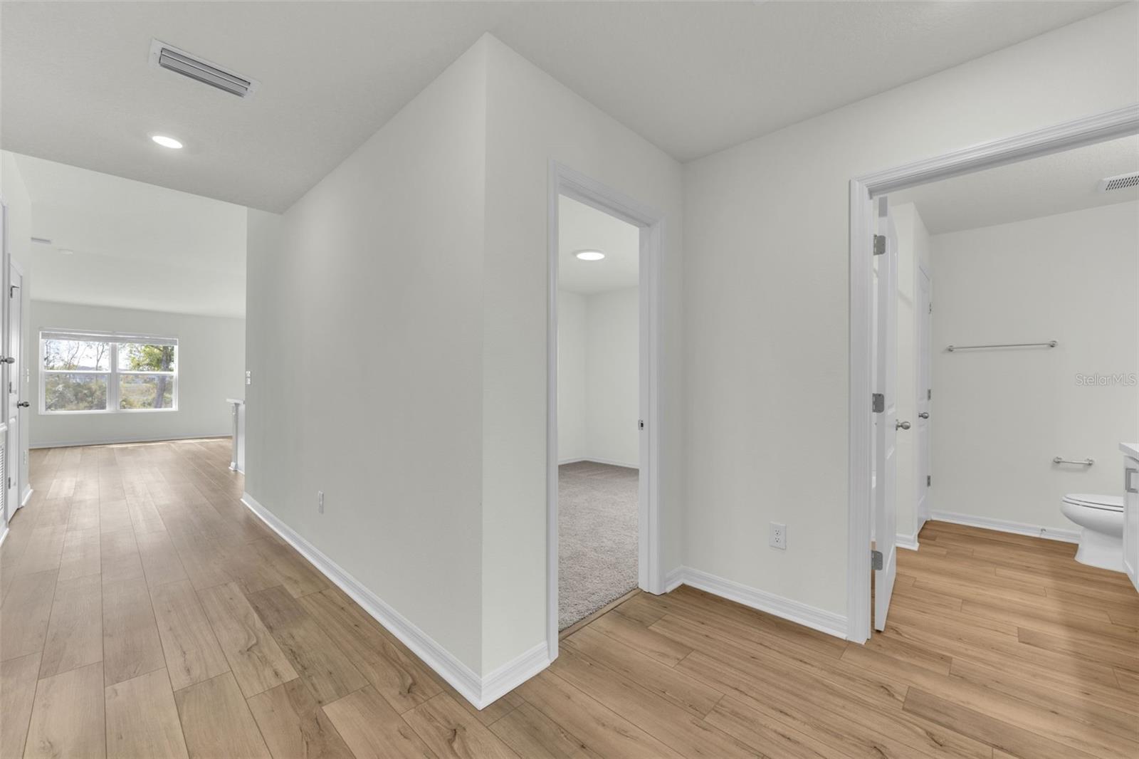 SAWGRASS LAKES PH I-III - Residential Lease