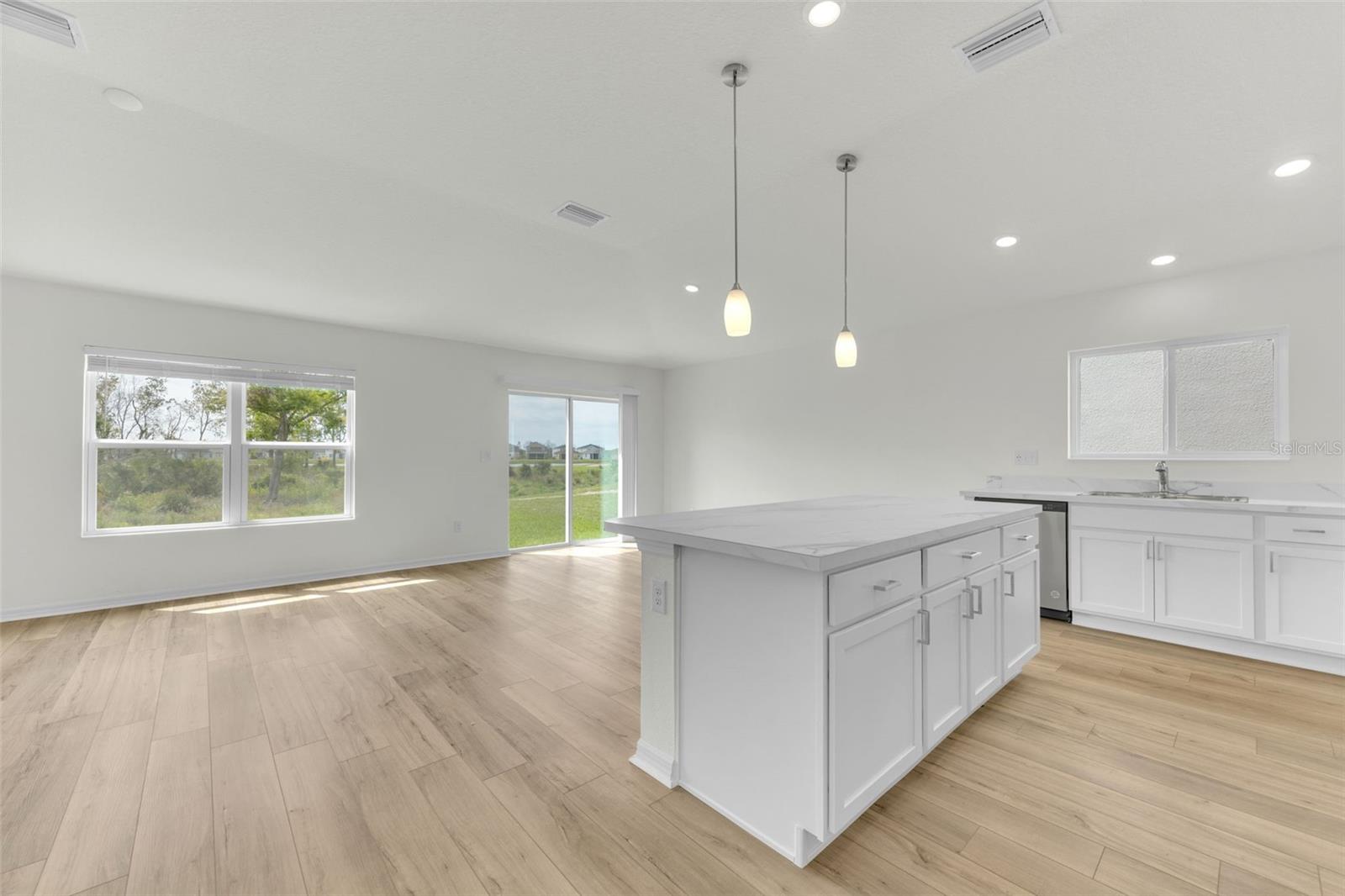 SAWGRASS LAKES PH I-III - Residential Lease