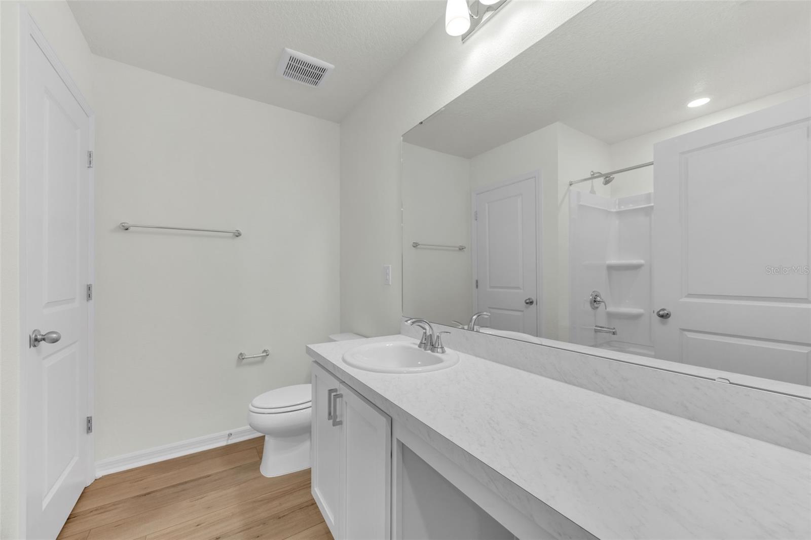 SAWGRASS LAKES PH I-III - Residential Lease