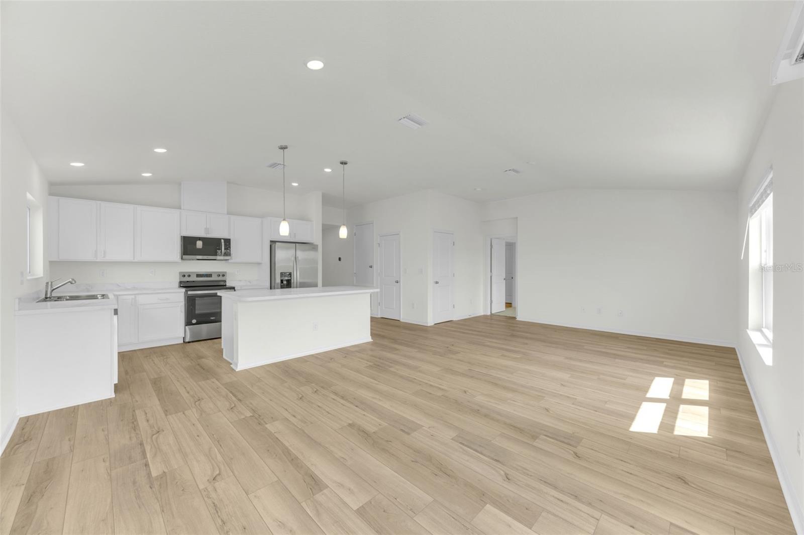 SAWGRASS LAKES PH I-III - Residential Lease