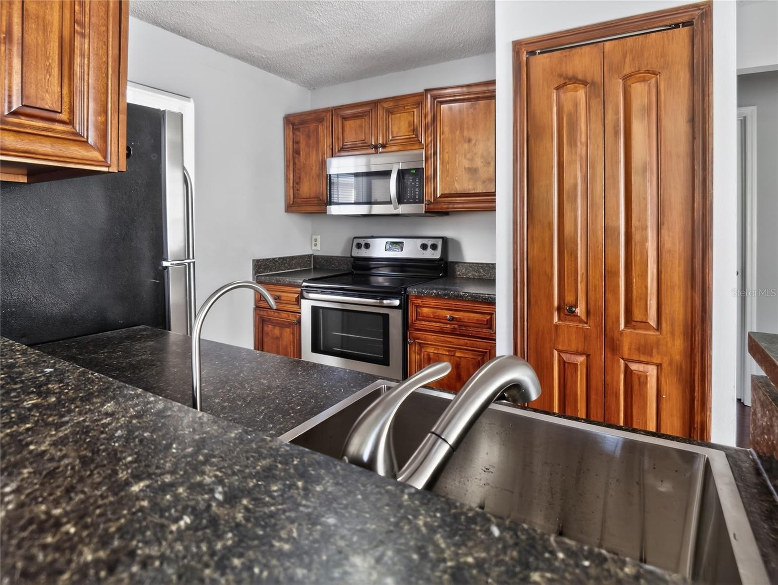 HIDDEN SPGS CONDO - Residential Lease