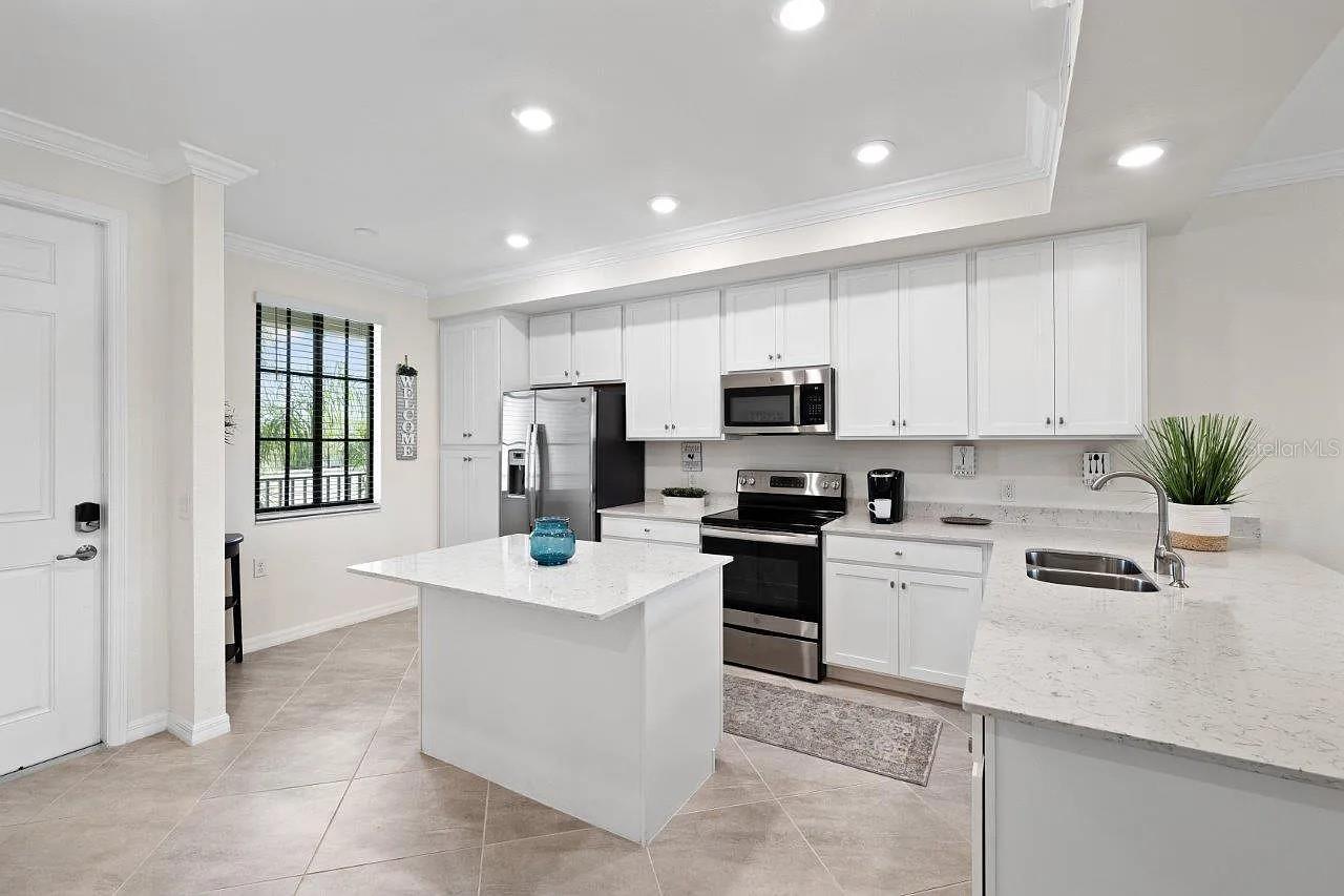 TERRACE VI AT LAKEWOOD NATIONAL PH I - Residential Lease