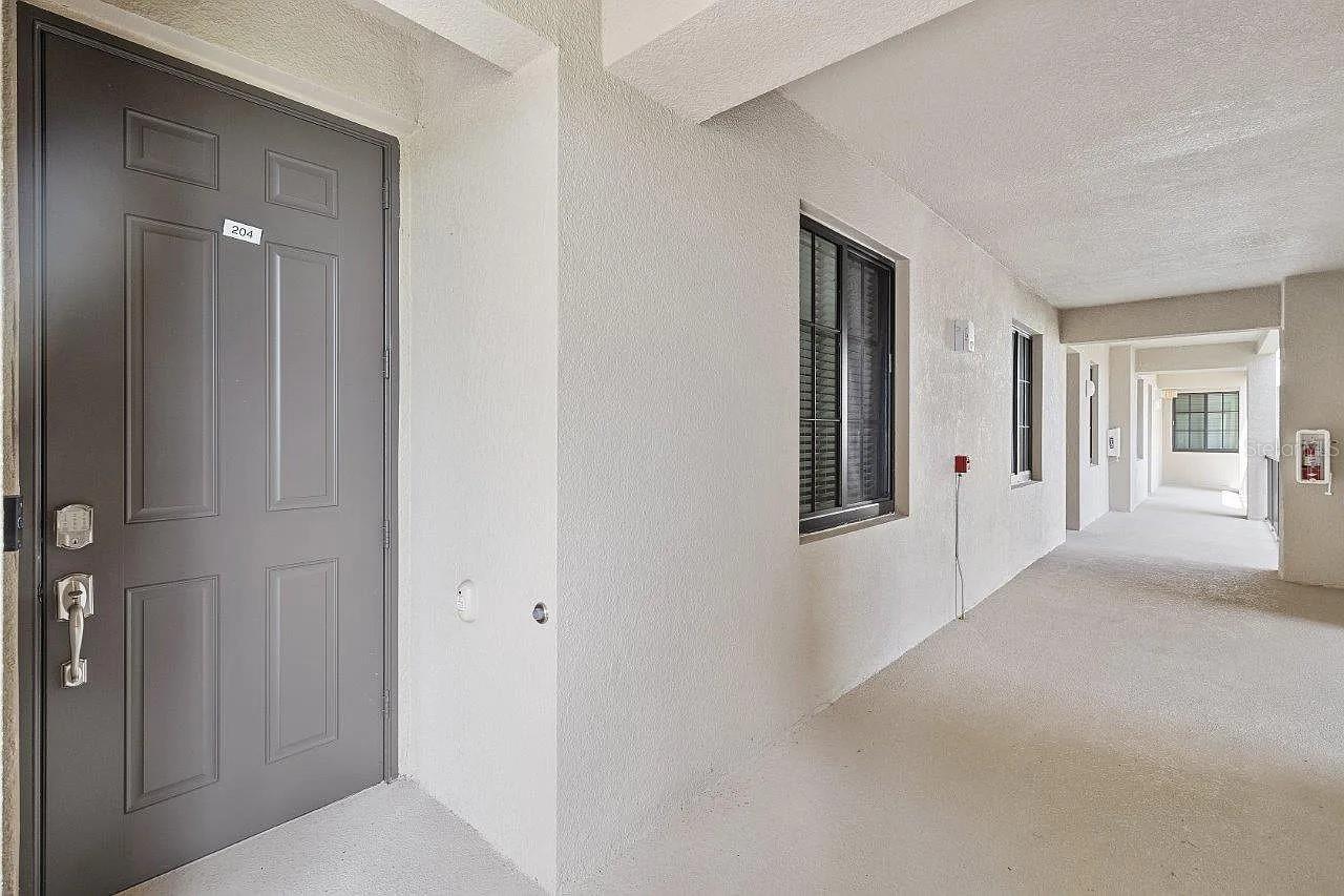 TERRACE VI AT LAKEWOOD NATIONAL PH I - Residential Lease