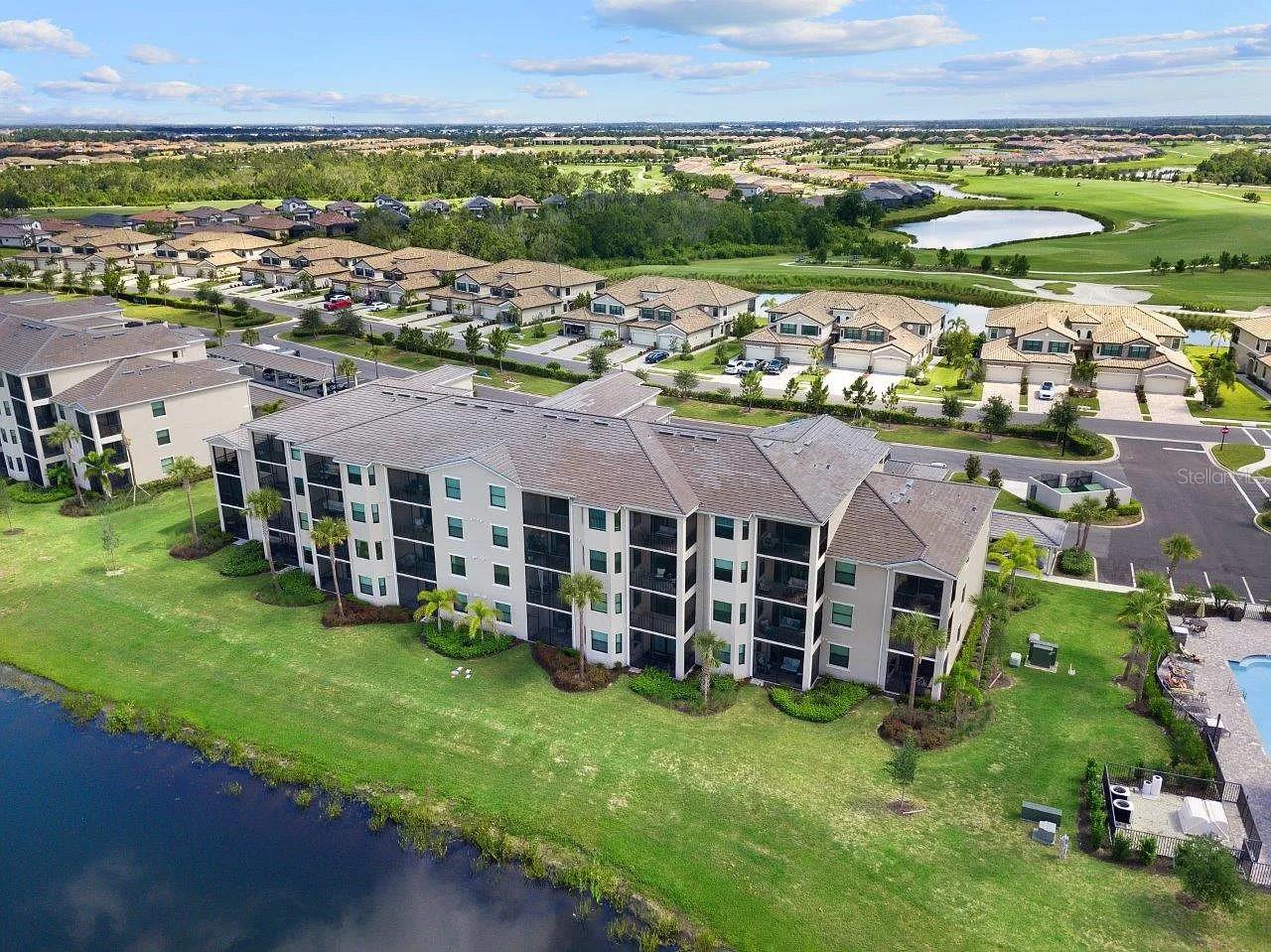 Live the Florida resort lifestyle in this fully furnished 2BR/2BA condo at Lakewood National Golf Club. Situated on the 2nd floor with elevator access, this home offers sweeping views of the Arnold Palmer–designed course while combining comfort, convenience, and elegance.
Lease options: $3,500/month for a 12-month lease or $4,000/month for a 6-month lease. Rent includes WiFi and utilities (capped at $125), with water utilities billed separately.
Lakewood National is Sarasota’s premier golf resort community, featuring a brand-new clubhouse with fine dining, resort-style pool with waterfall and poolside bar, full-service spa, fitness center, tennis, pickleball, and bocce. Just minutes from Lakewood Ranch’s vibrant town center, with a diverse mix of high-end restaurants, shopping, arts, and entertainment. This is one of the fastest-growing and most desirable areas on Florida’s Gulf Coast—perfect for those seeking an active, high-class lifestyle.