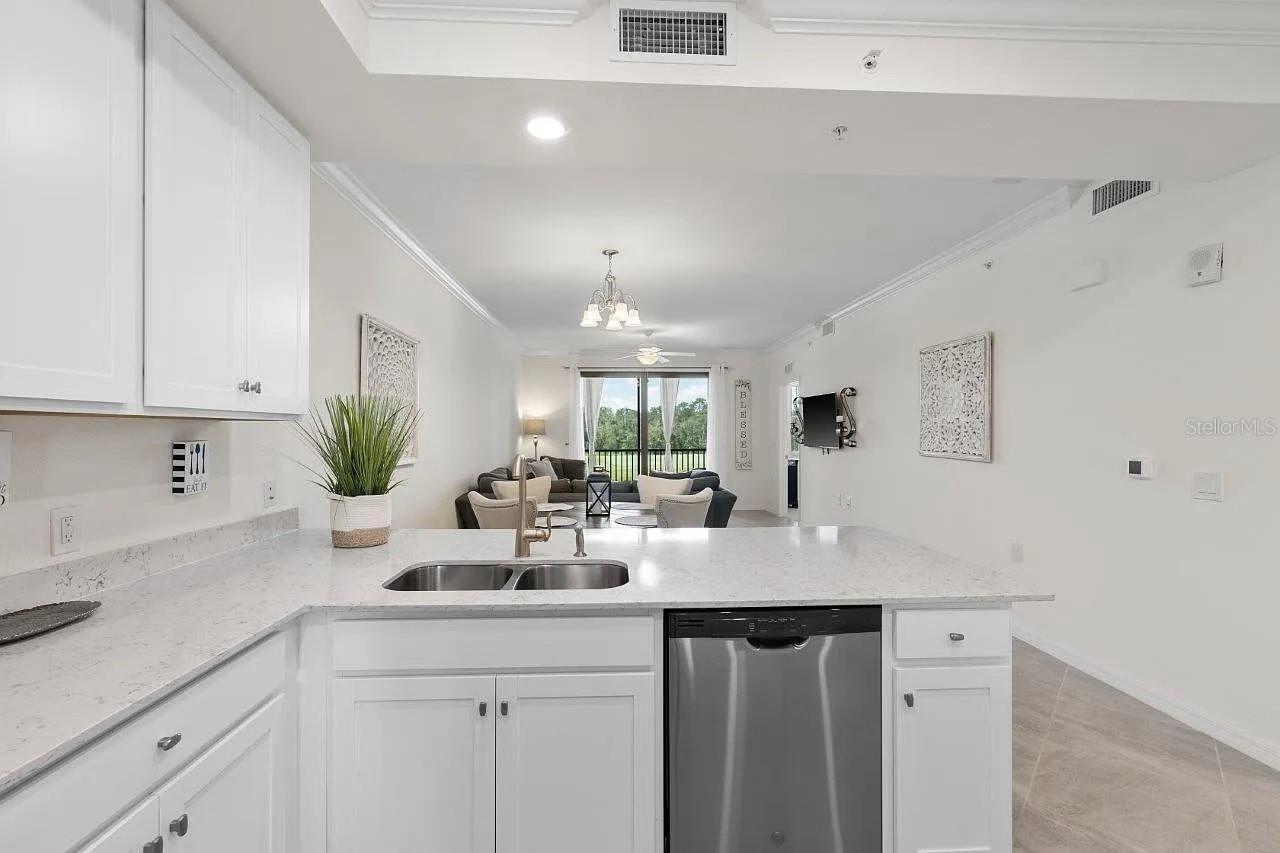 TERRACE VI AT LAKEWOOD NATIONAL PH I - Residential Lease
