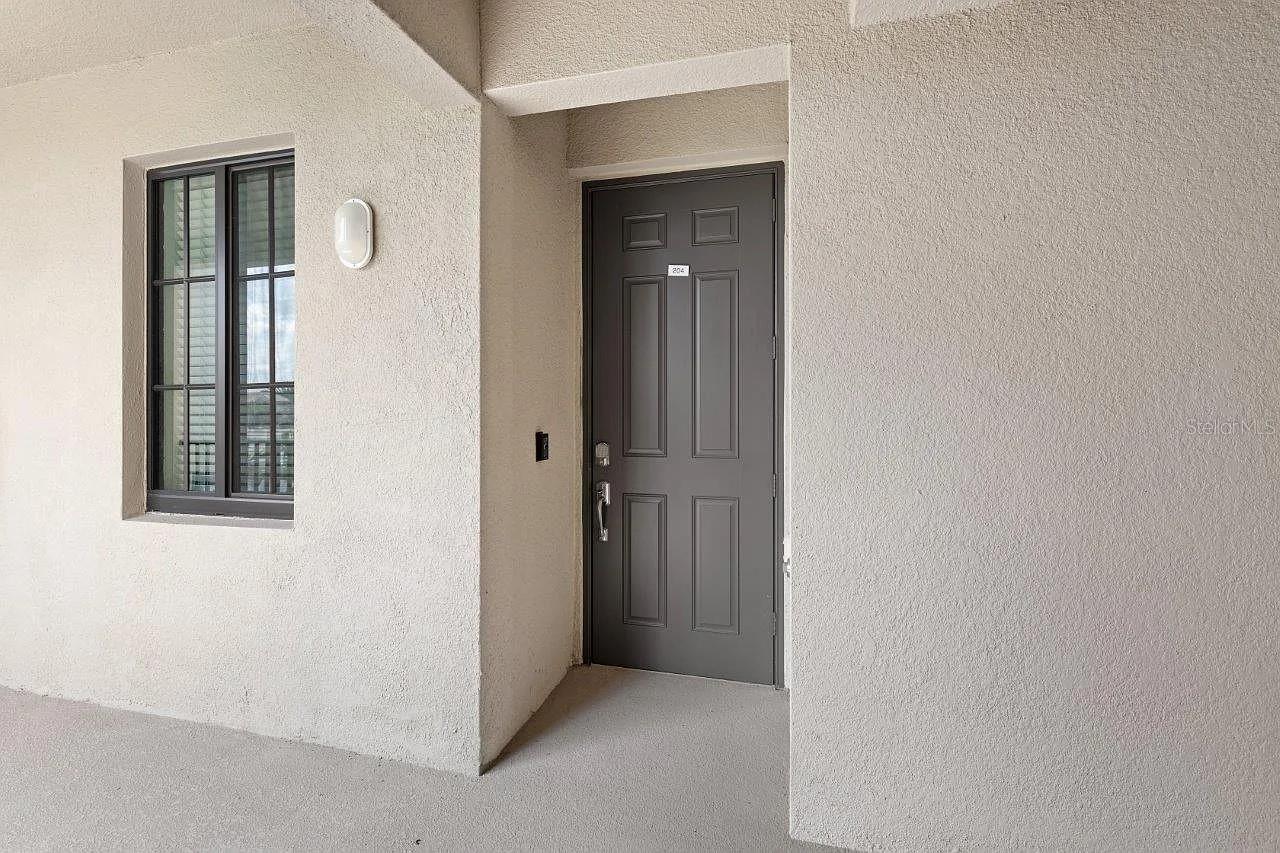 TERRACE VI AT LAKEWOOD NATIONAL PH I - Residential Lease