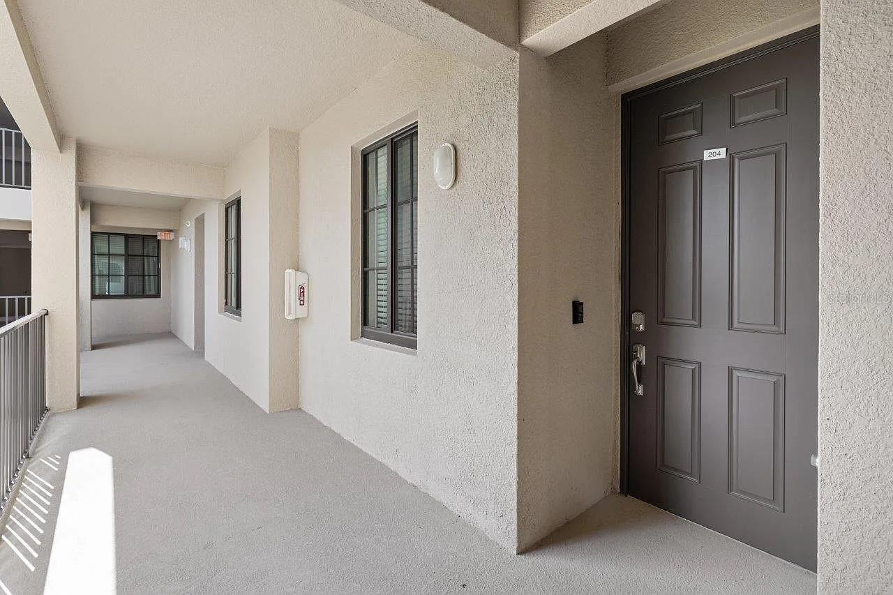 TERRACE VI AT LAKEWOOD NATIONAL PH I - Residential Lease