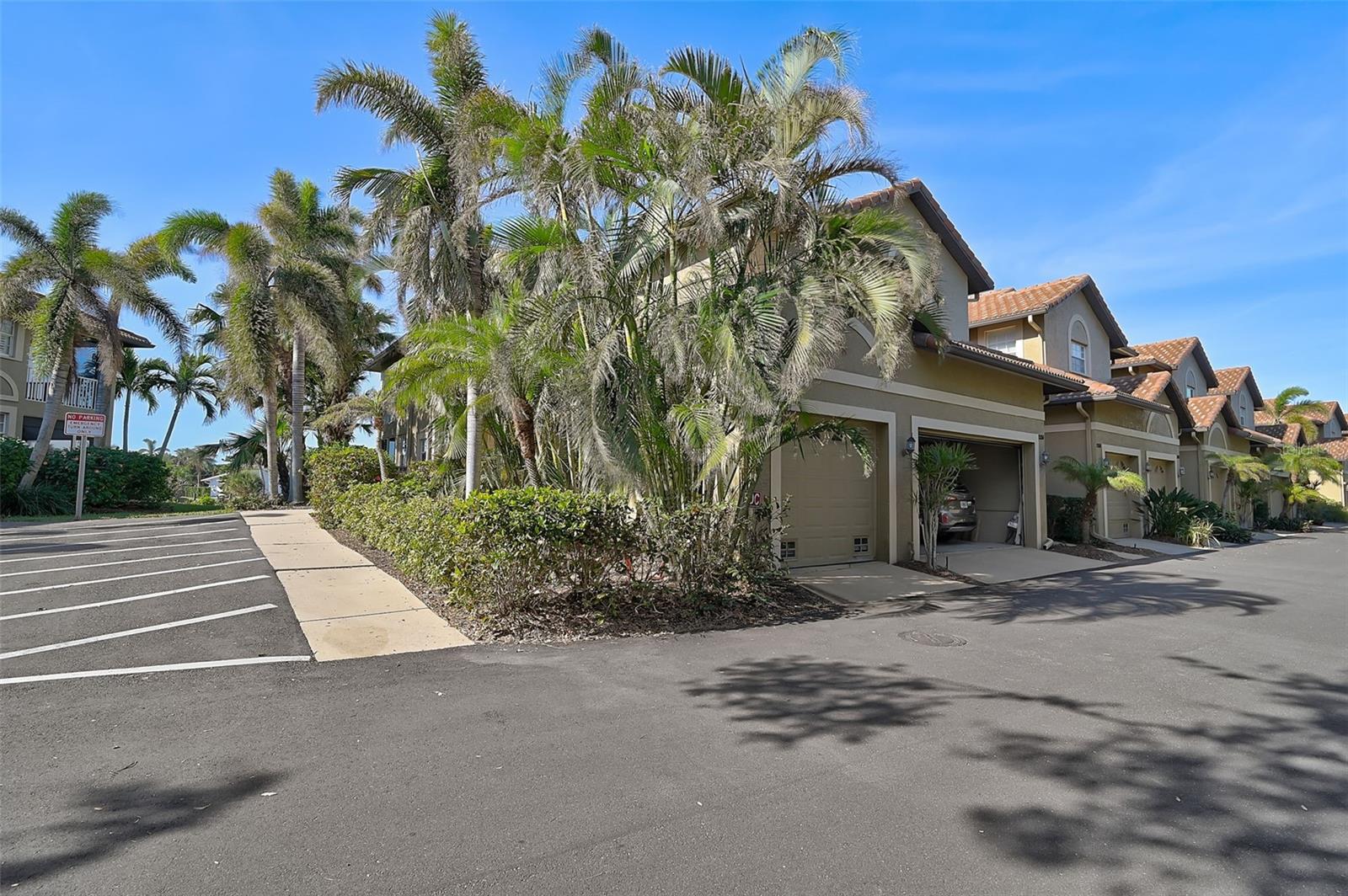 BLACKBURN HARBOR WATERFRONT VILLAS - Residential