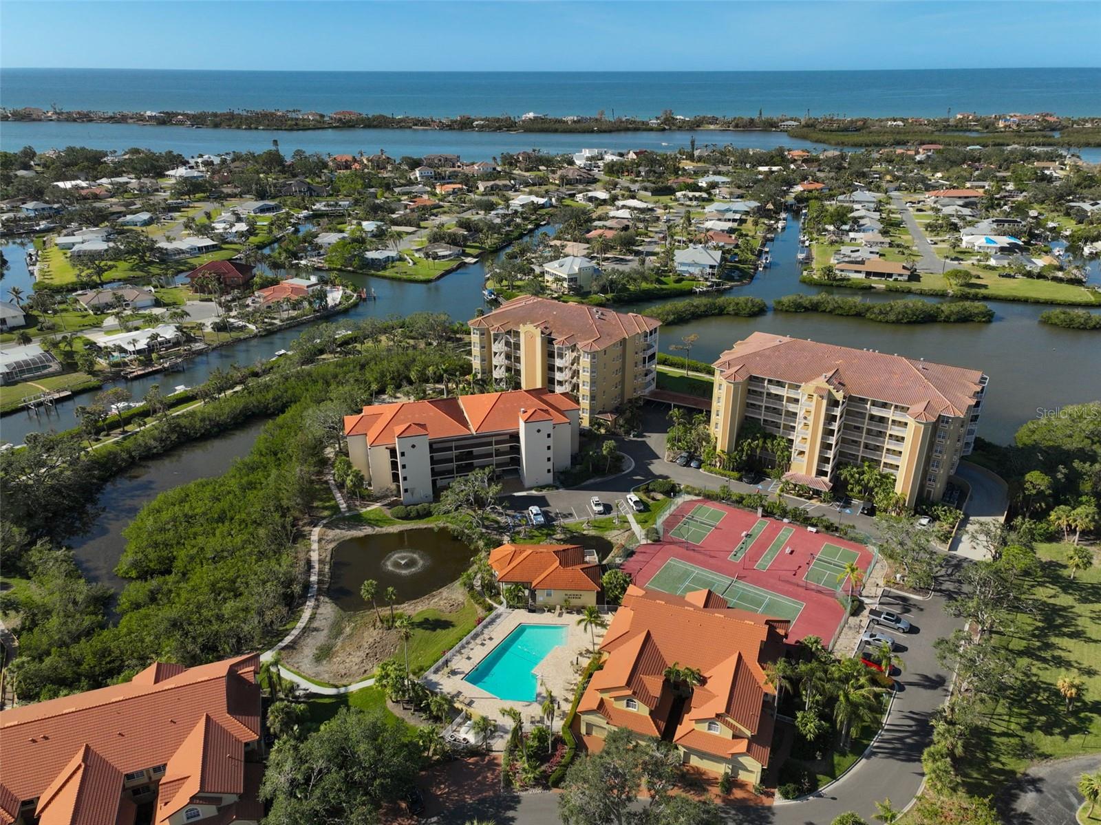 BLACKBURN HARBOR WATERFRONT VILLAS - Residential