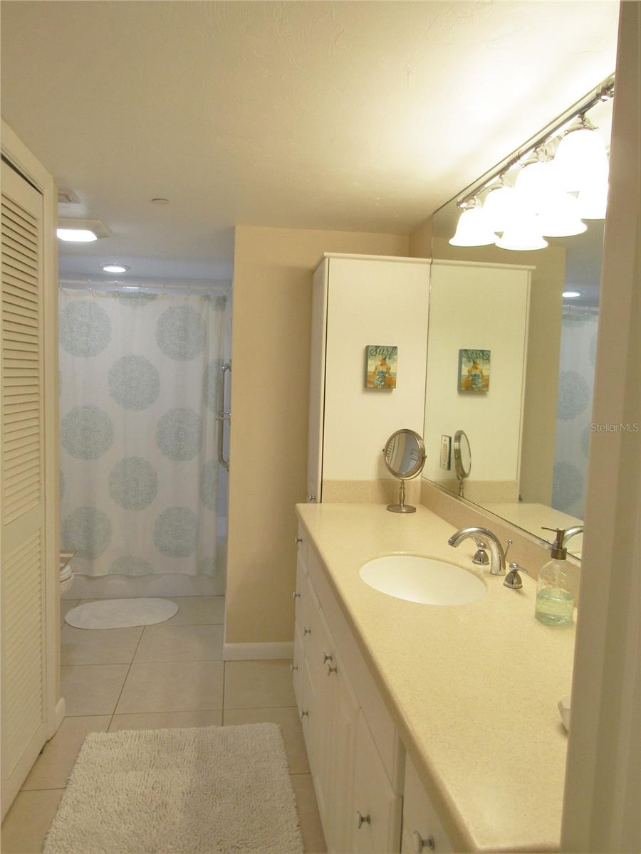 VALENCIA CONDO APTS - Residential Lease