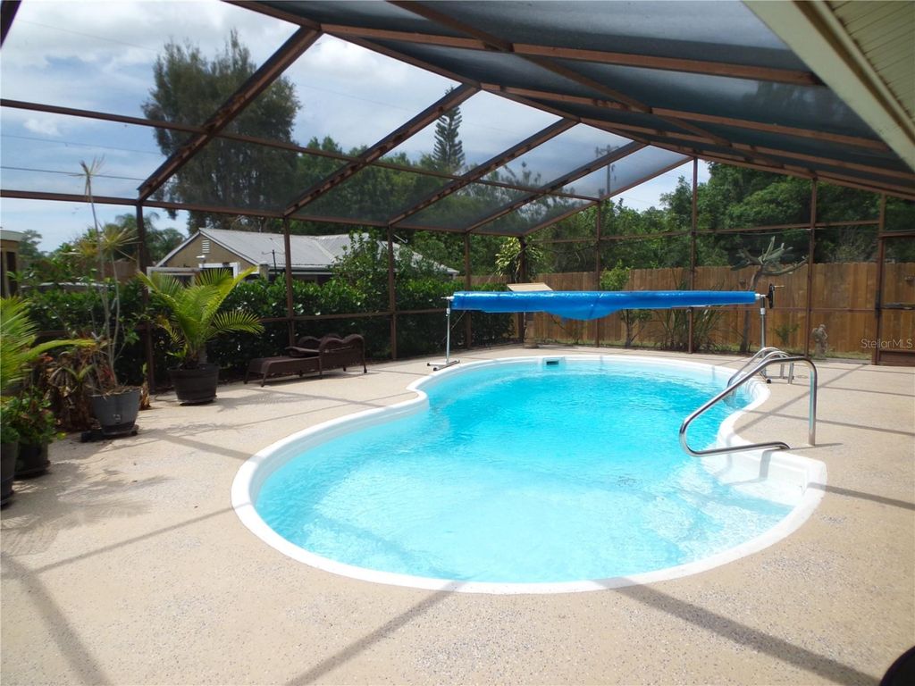 Photo of 7102 12th Court E, Sarasota, FL 34243 (MLS # A4689100)