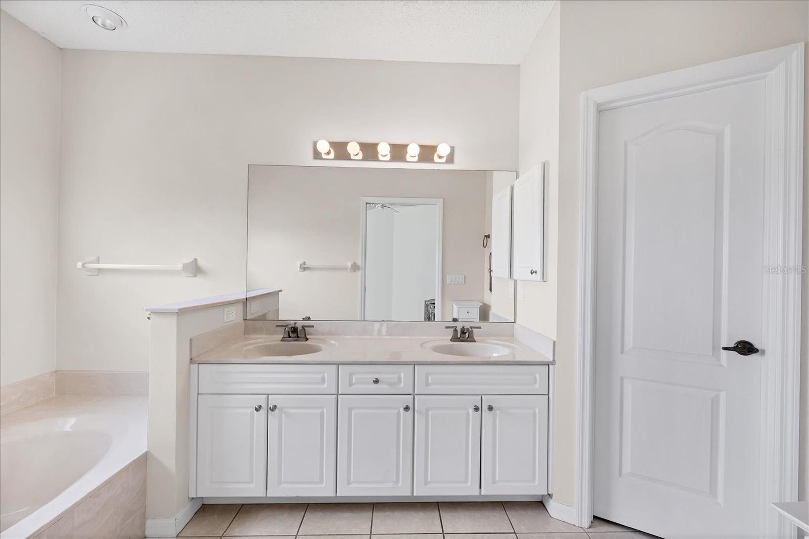 TURNBERRY PLACE - Residential