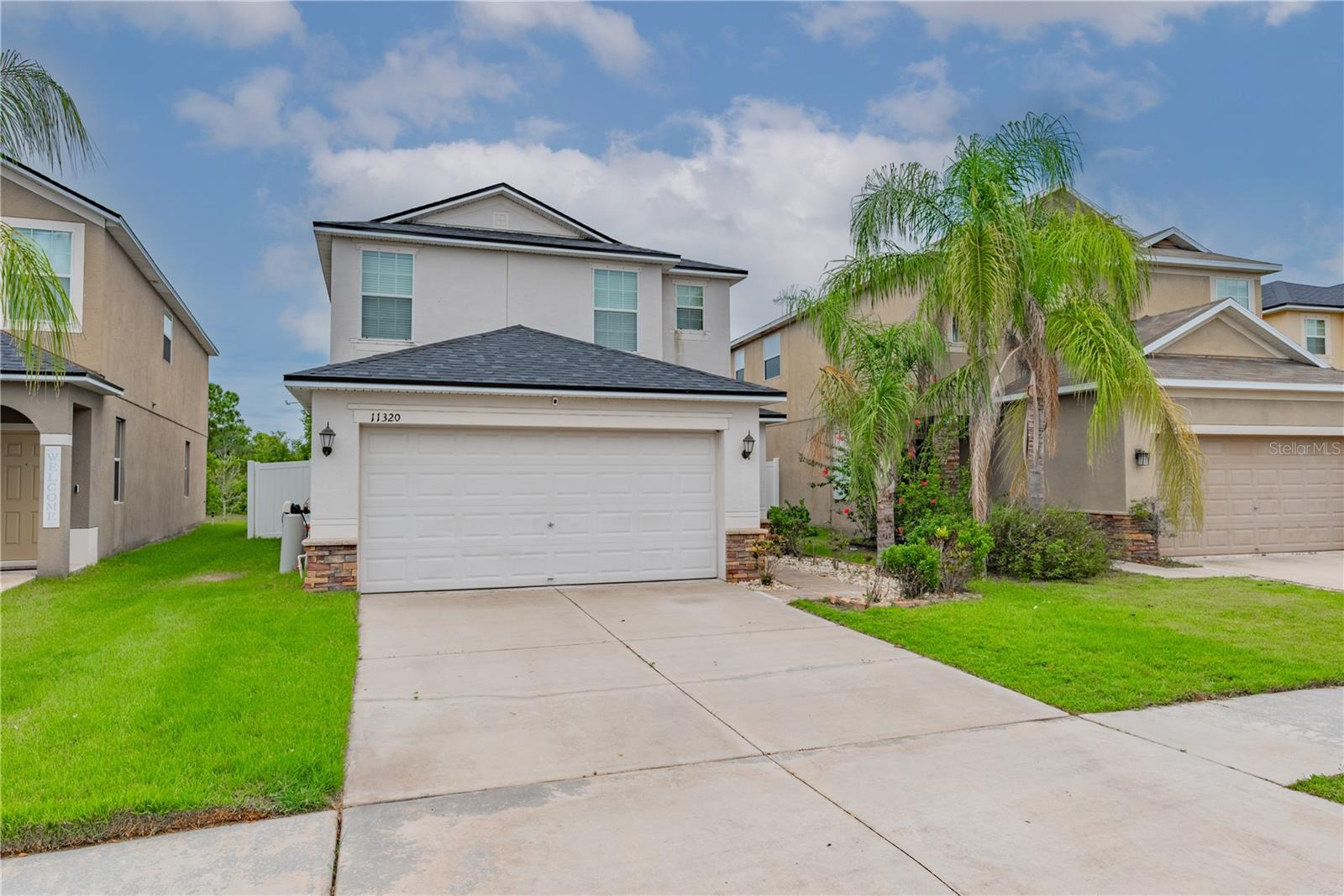 Come see this two story gorgeous 4 bedroom 2.5 bathroom home in Riverview, FL. Spectacular club house with pool, basketball court, and tennis courts. This community is located in a very safe area with many amenities to choose from. Gorgeous kitchen with stainless steel appliances.