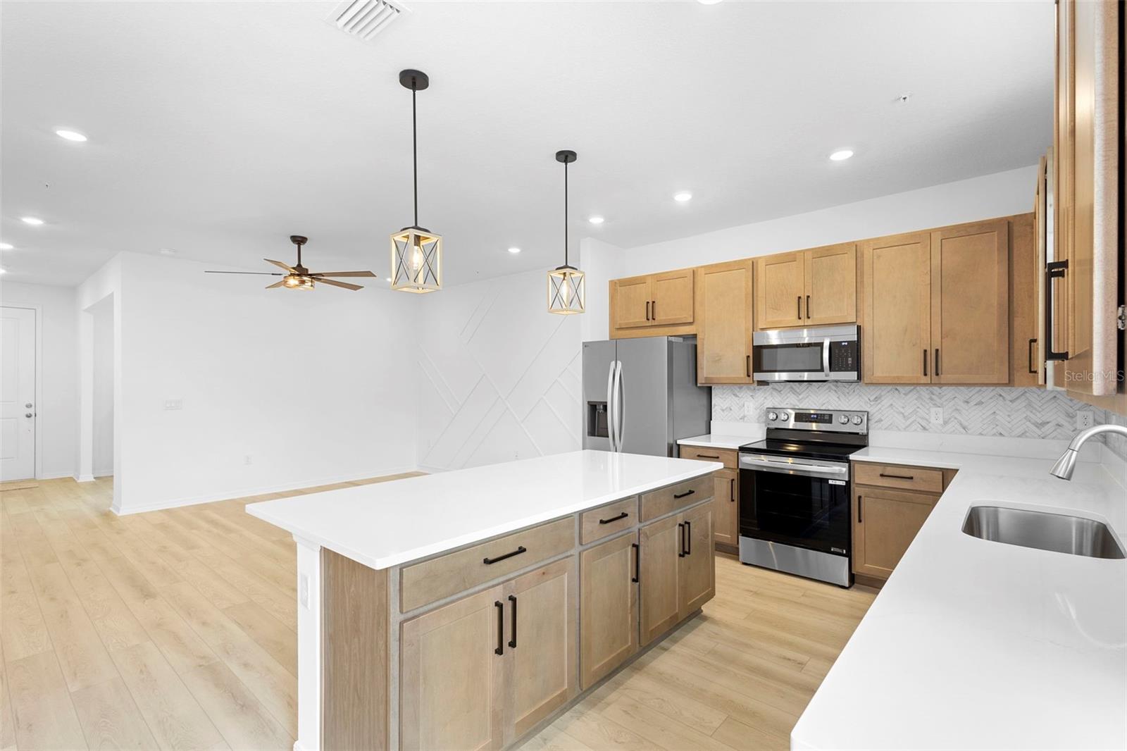 EDEN CREST TOWNHOMES - Residential Lease