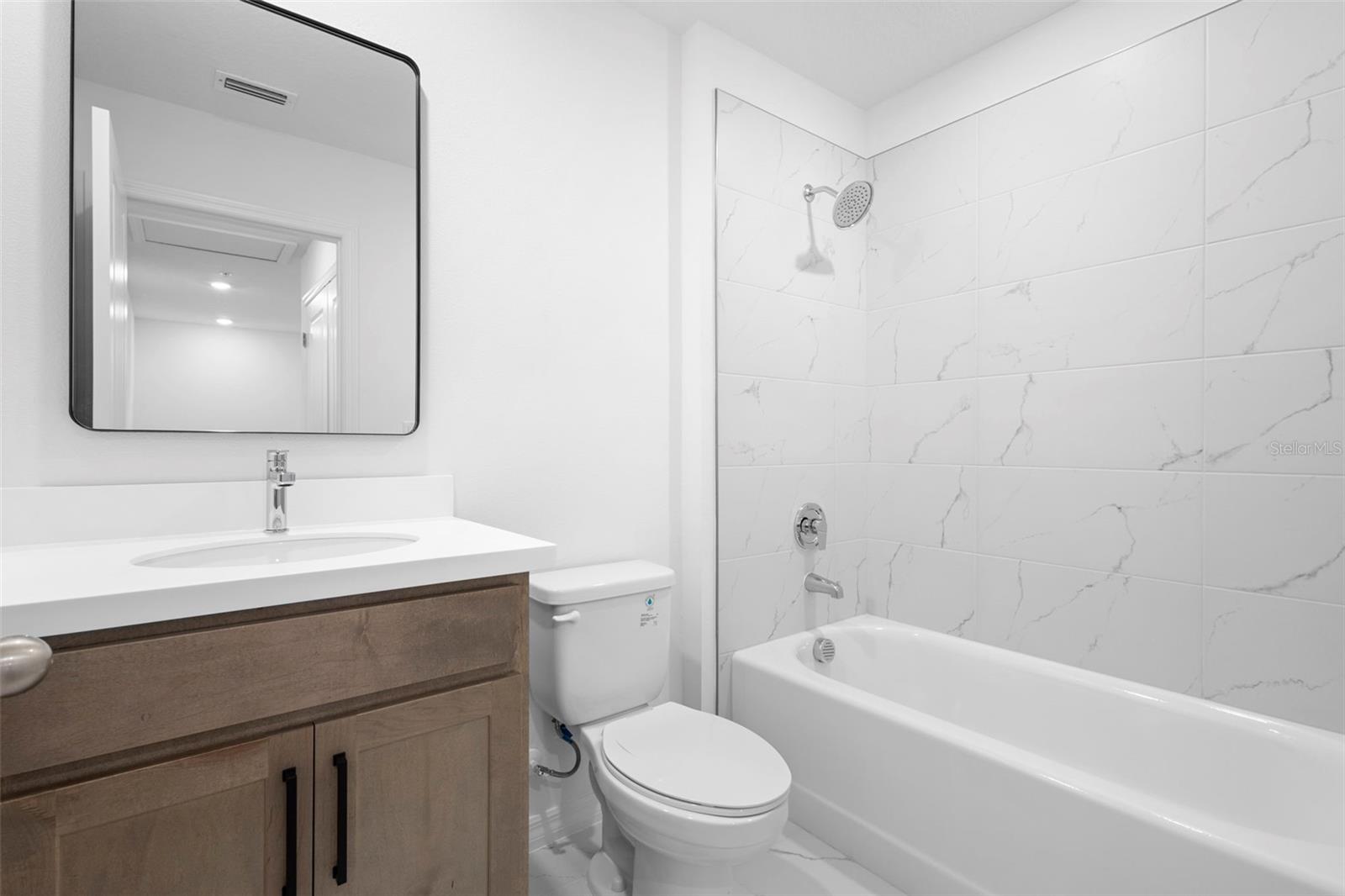 EDEN CREST TOWNHOMES - Residential Lease