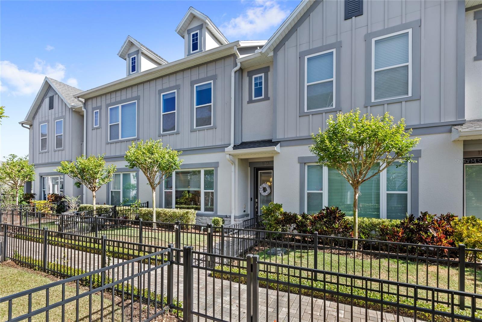 1123 MAHONIA COURT